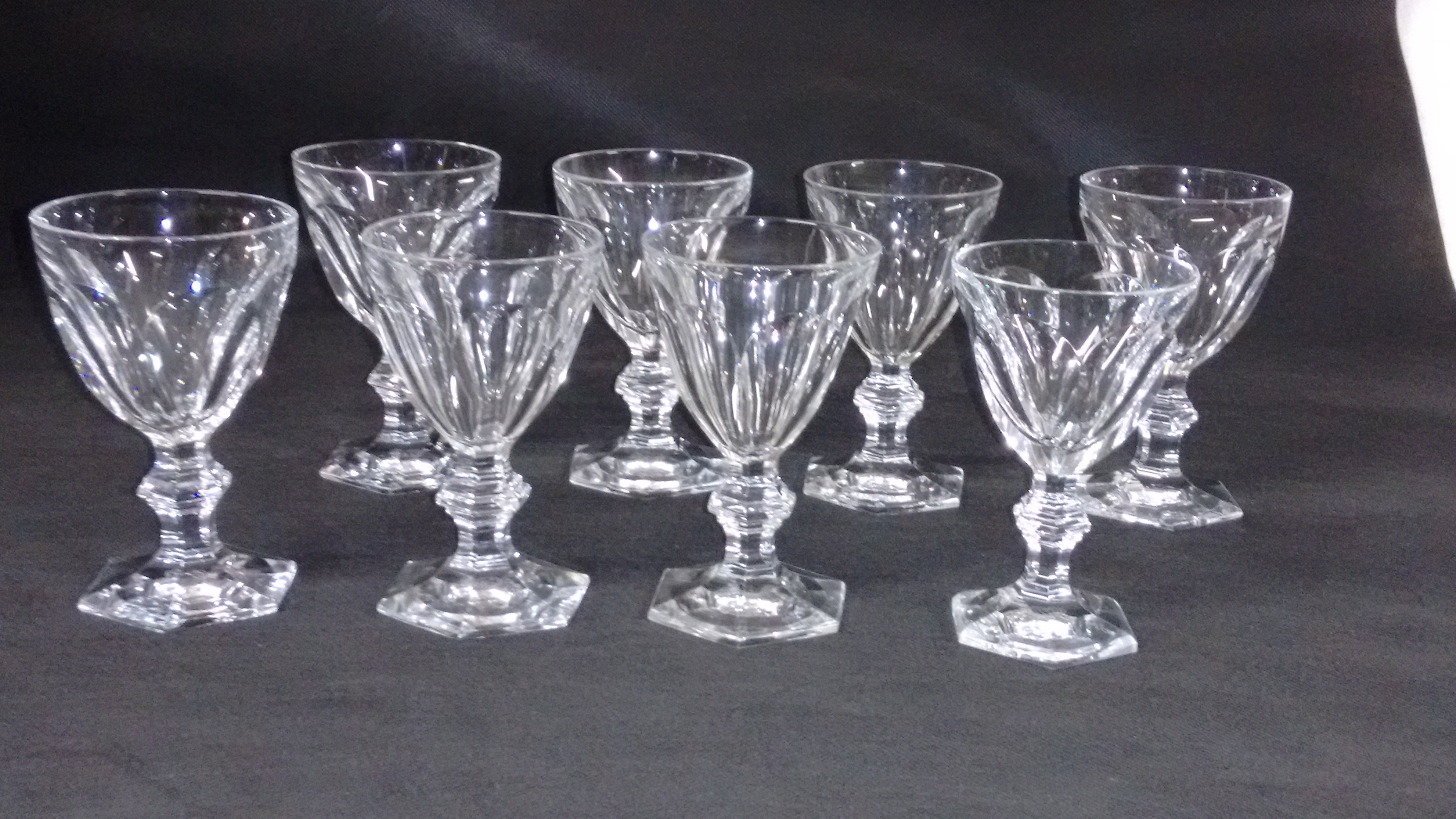 BACCARAT - Modelo Harcourt 1841- 8 taças para vinho tinto de cristal... - foto 1 de 3