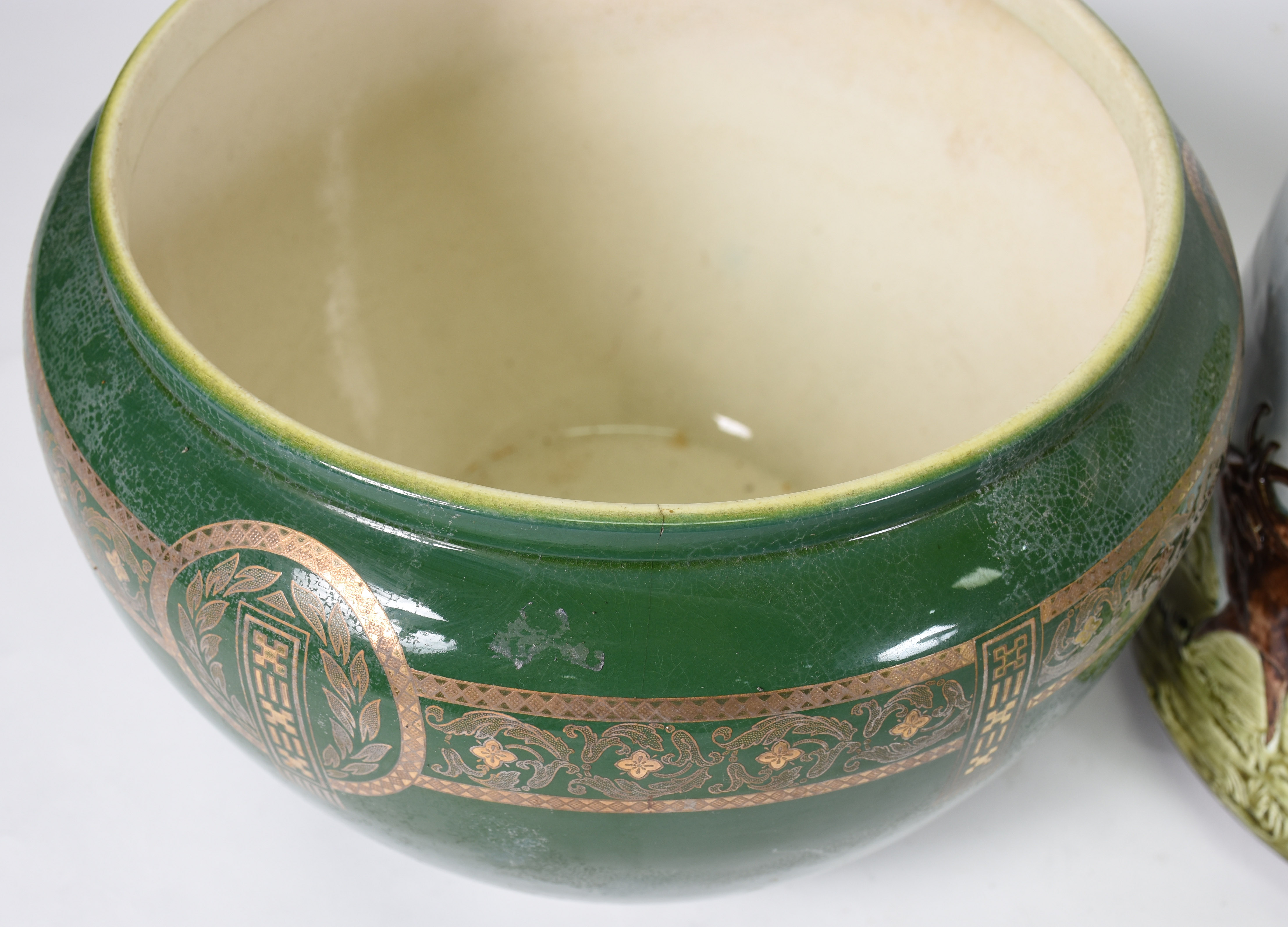 Três cachepots diversos de porcelana. ( 2 com fio de cabelo ) - foto 4 de 5