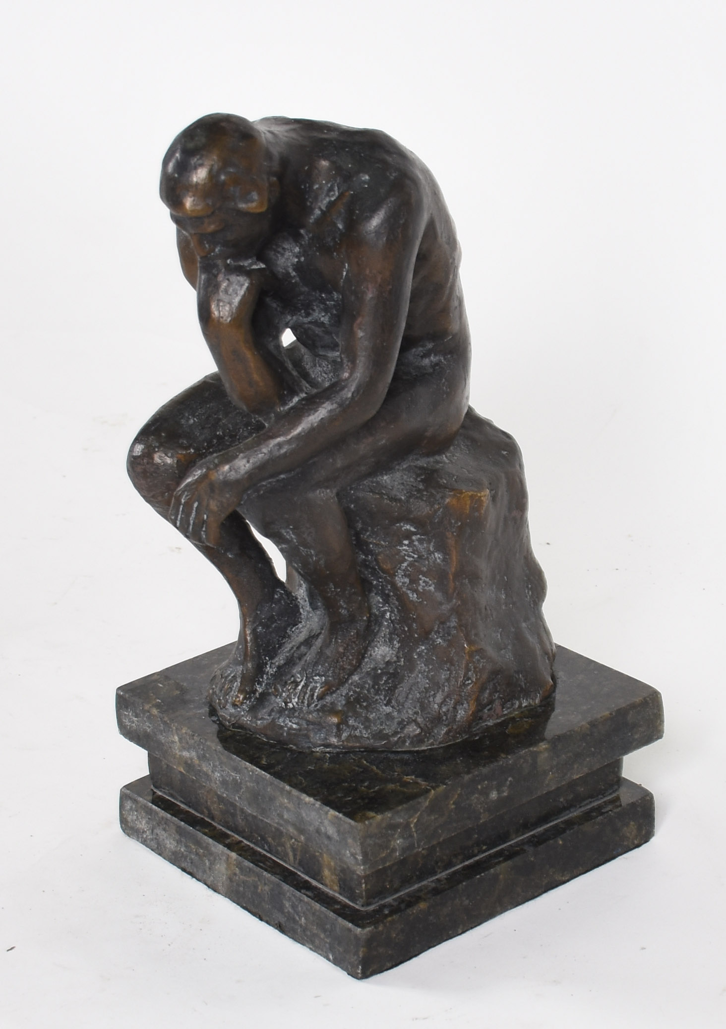 Escultura de bronze representando " O pensador " base de mármore. - foto 1 de 3