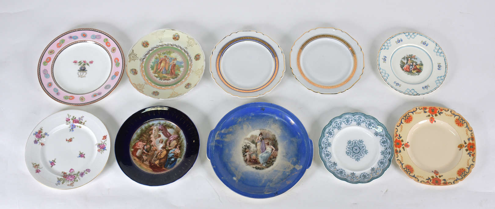 Dez pratos de porcelana de diversas procedências - foto 1 de 4