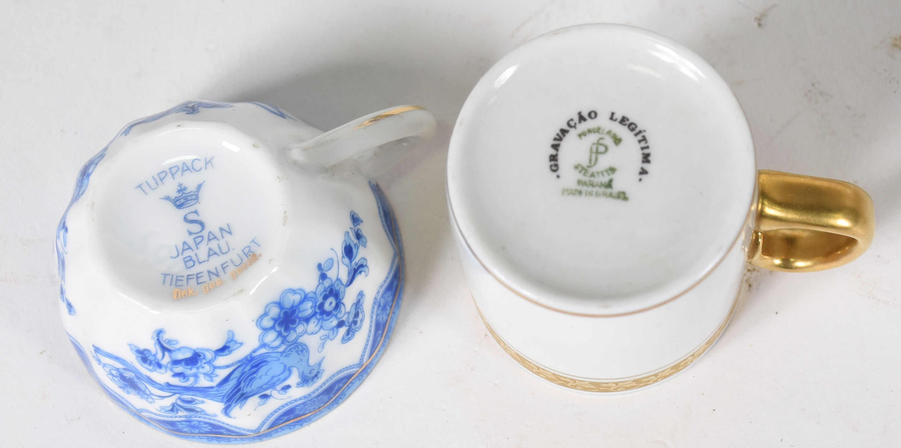 Diversas peças sendo 9 xícaras de café com pires de porcelana com... - foto 3 de 3