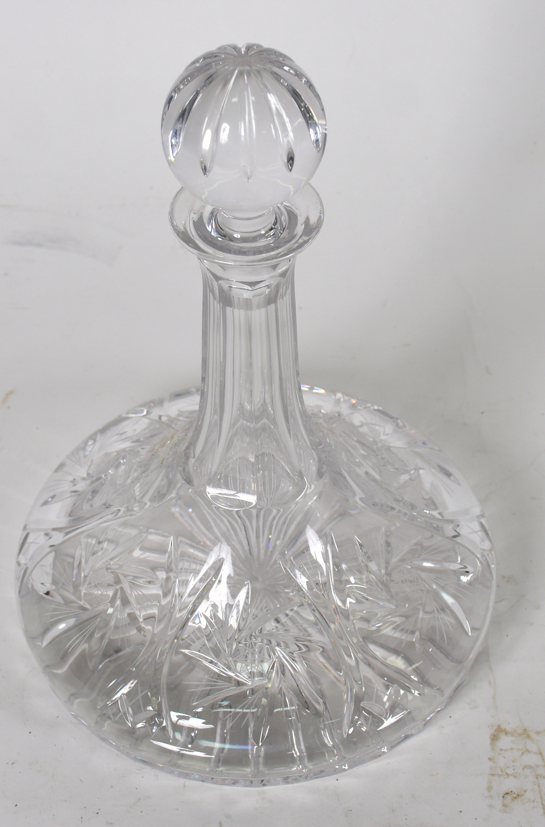 Garrafa de navio de cristal tcheco lapidado. - foto 2 de 3