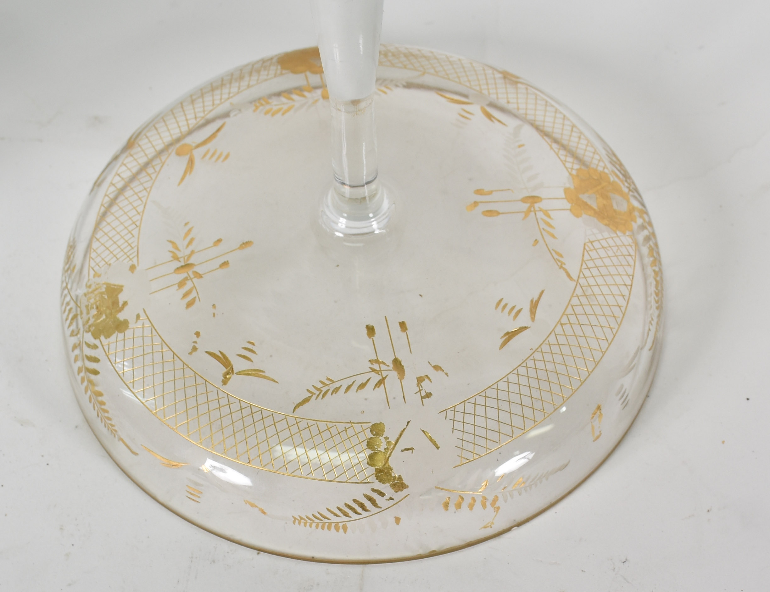 Três peças de cristal sendo, Vaso double verde lapidado ( bicados nas... - foto 4 de 4