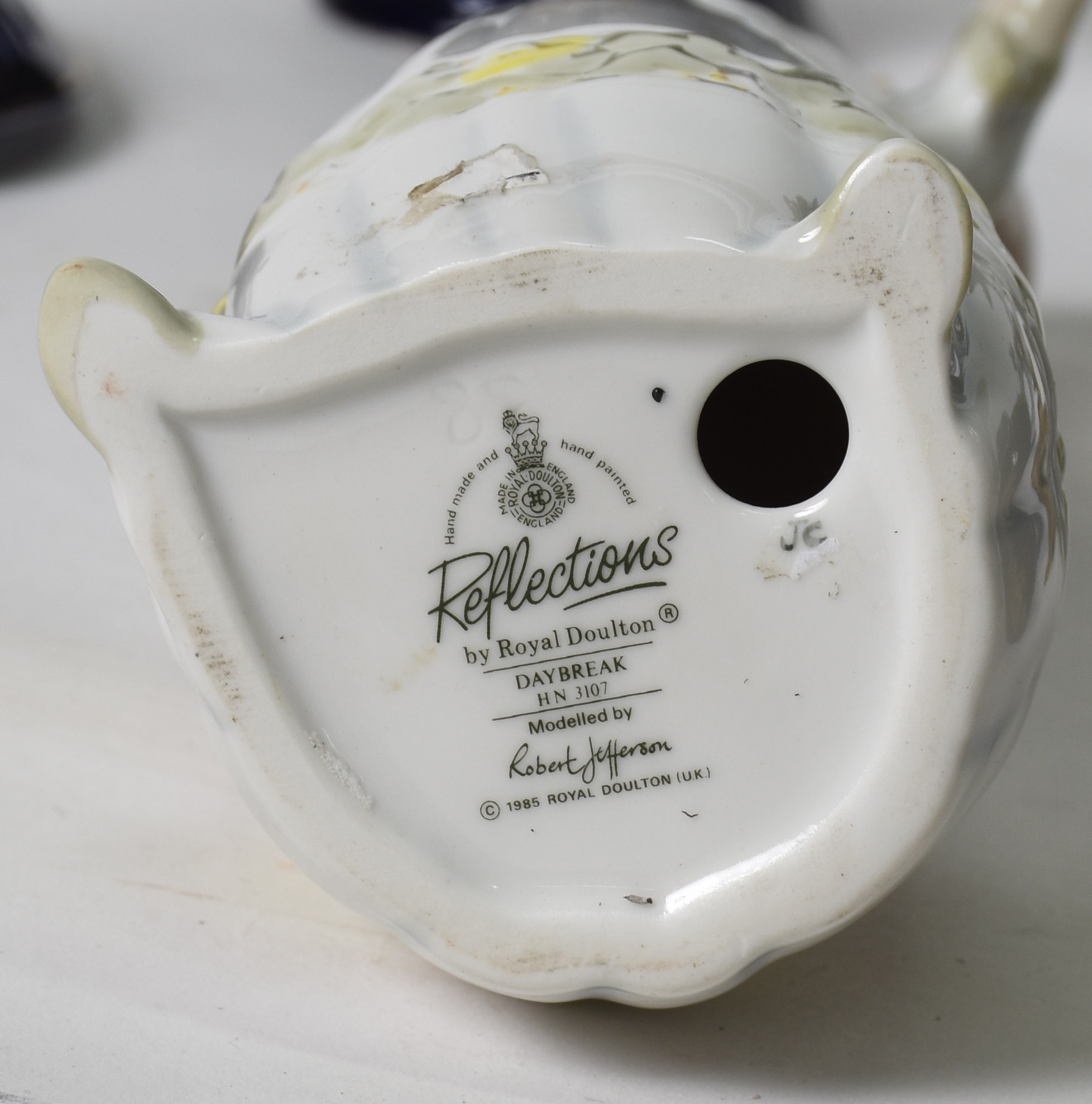 Diversas peças de porcelana sendo,estatueta Inglesa Royal Doulton (... - foto 2 de 4