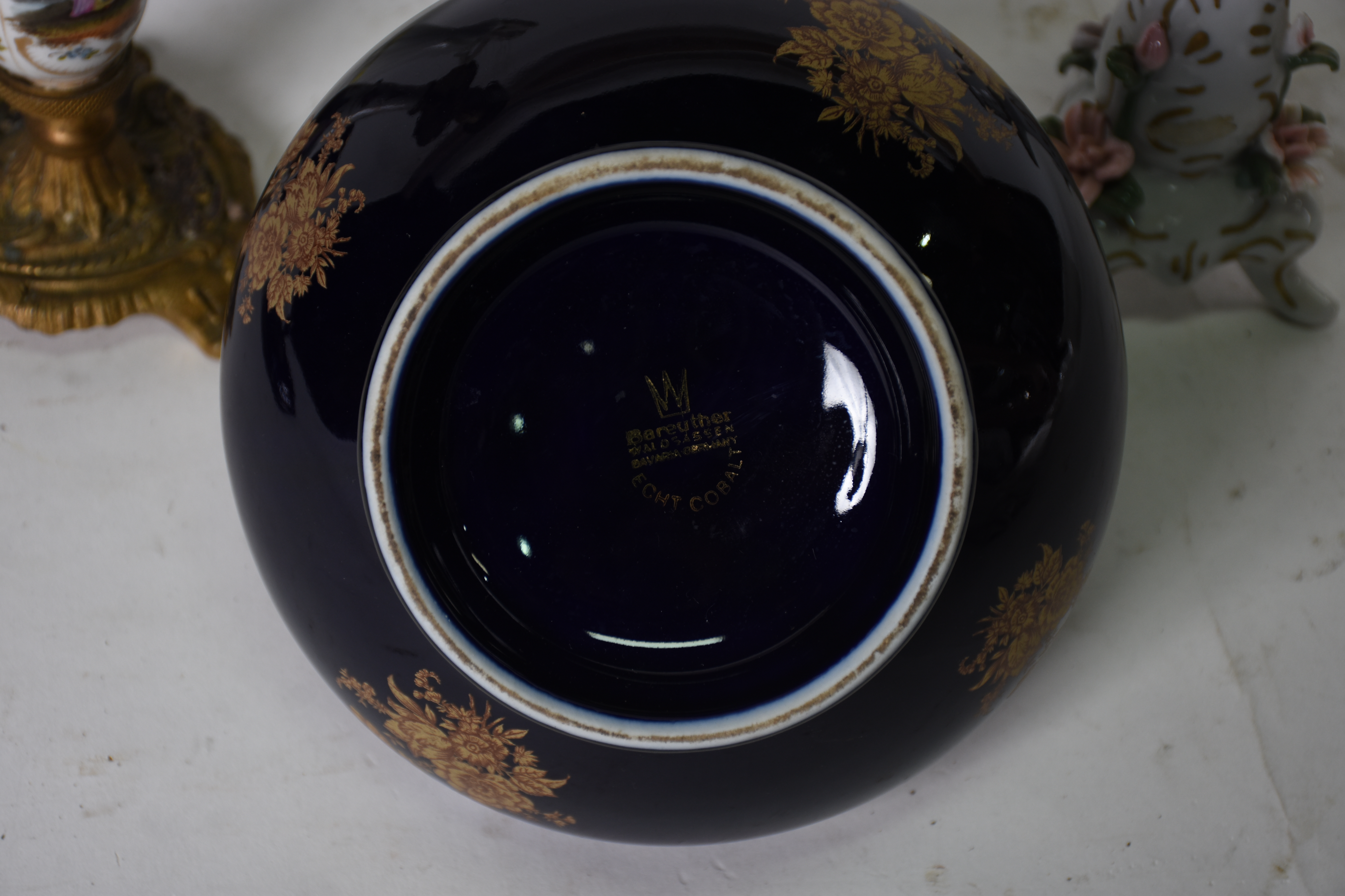 Diversas peças de porcelana sendo,estatueta Inglesa Royal Doulton (... - foto 4 de 4