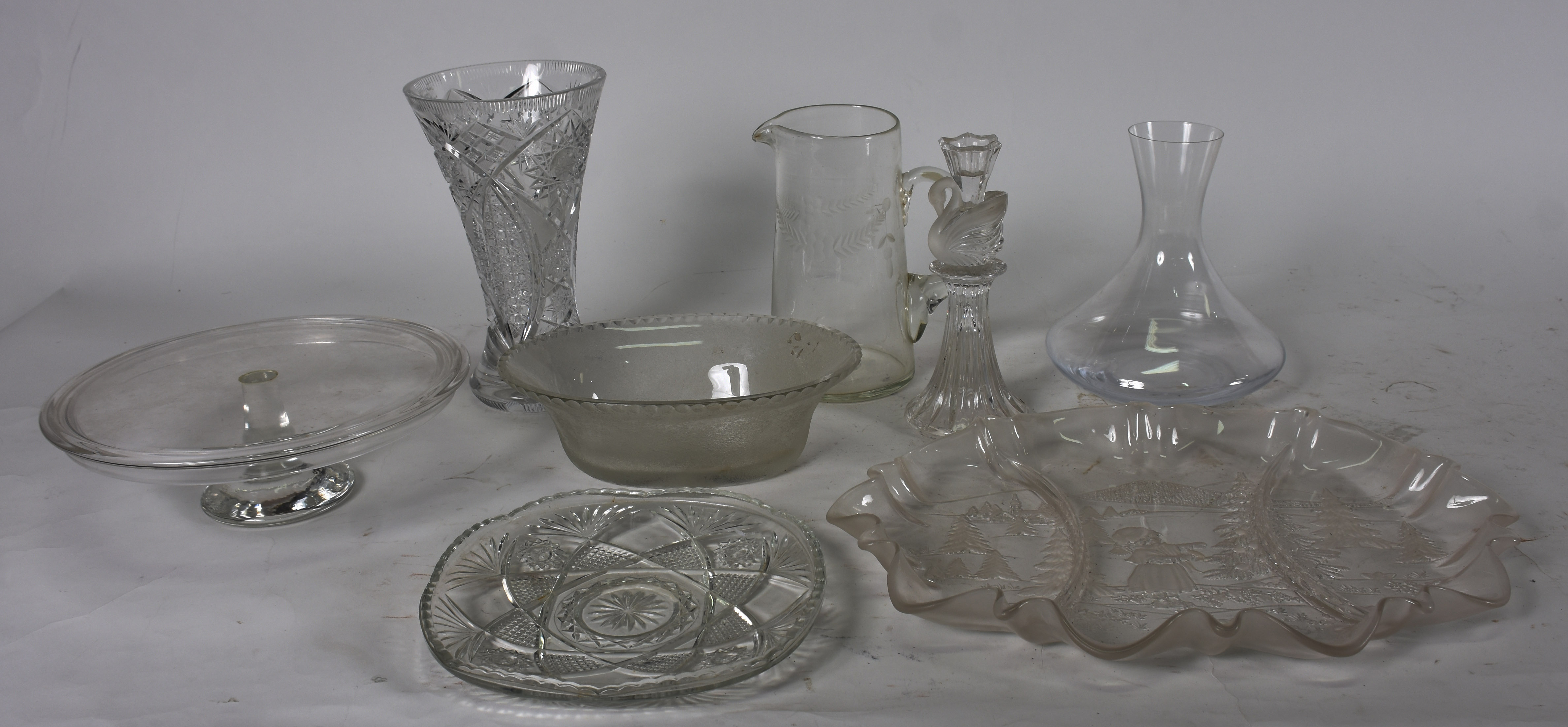 Diversas peças sendo; vaso de cristal lapidado ( 26 cm A ) ; Prato... - foto 1 de 3