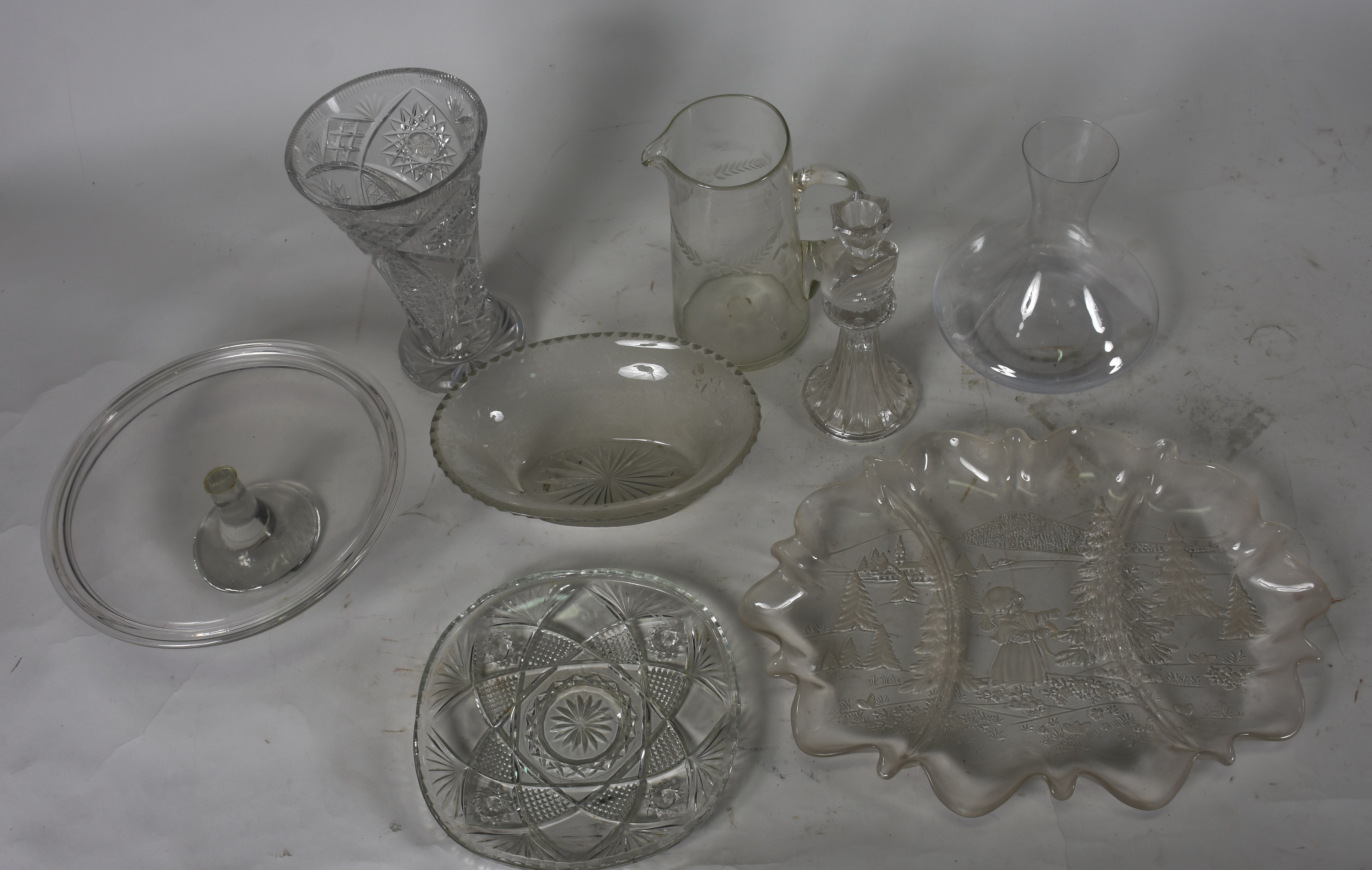 Diversas peças sendo; vaso de cristal lapidado ( 26 cm A ) ; Prato... - foto 2 de 3