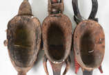 Três máscaras  Africanas de madeira entalhada e... - Três máscaras  Africanas de madeira entalhada e policromada.