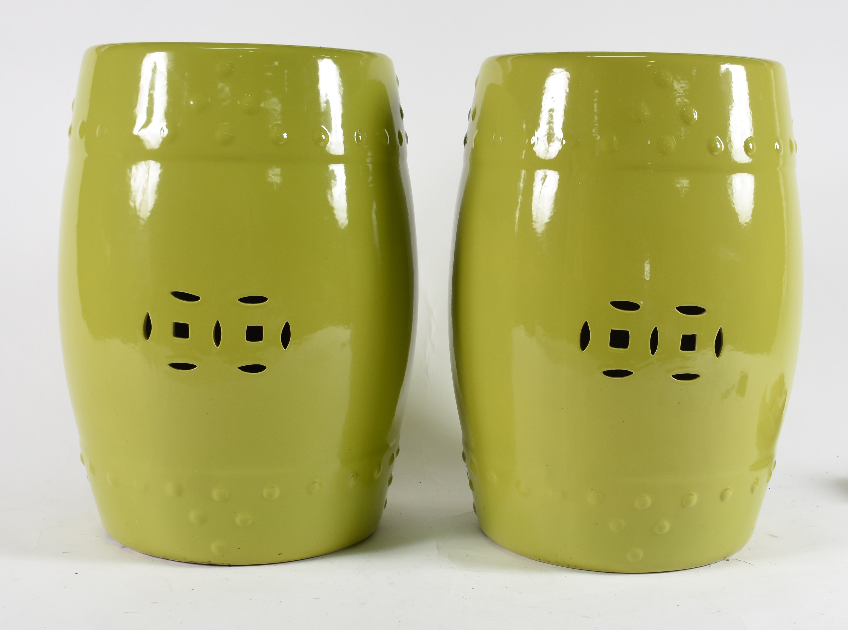 Par de tamboretes / seat garden de porcelana na cor verde limão com...
