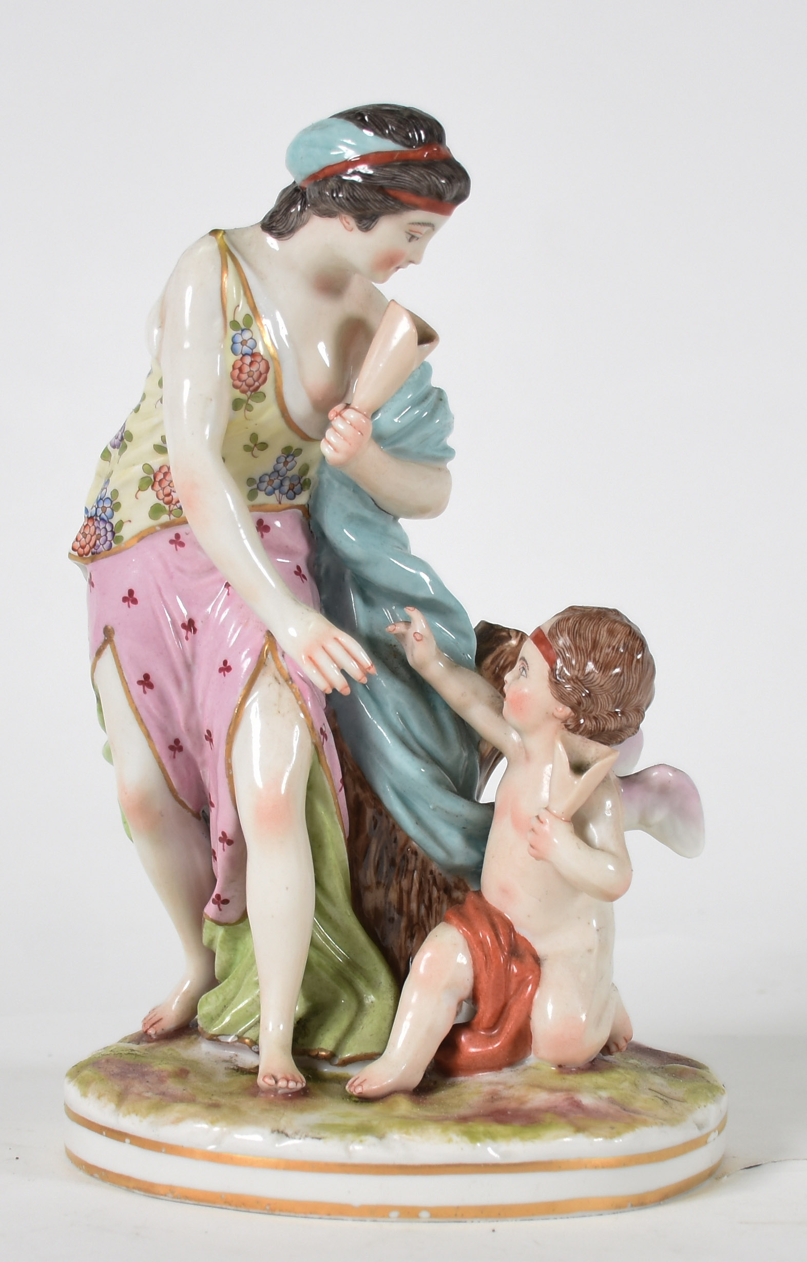 Grupo escultório de porcelana europeia, marcada na base... - foto 1 de 4