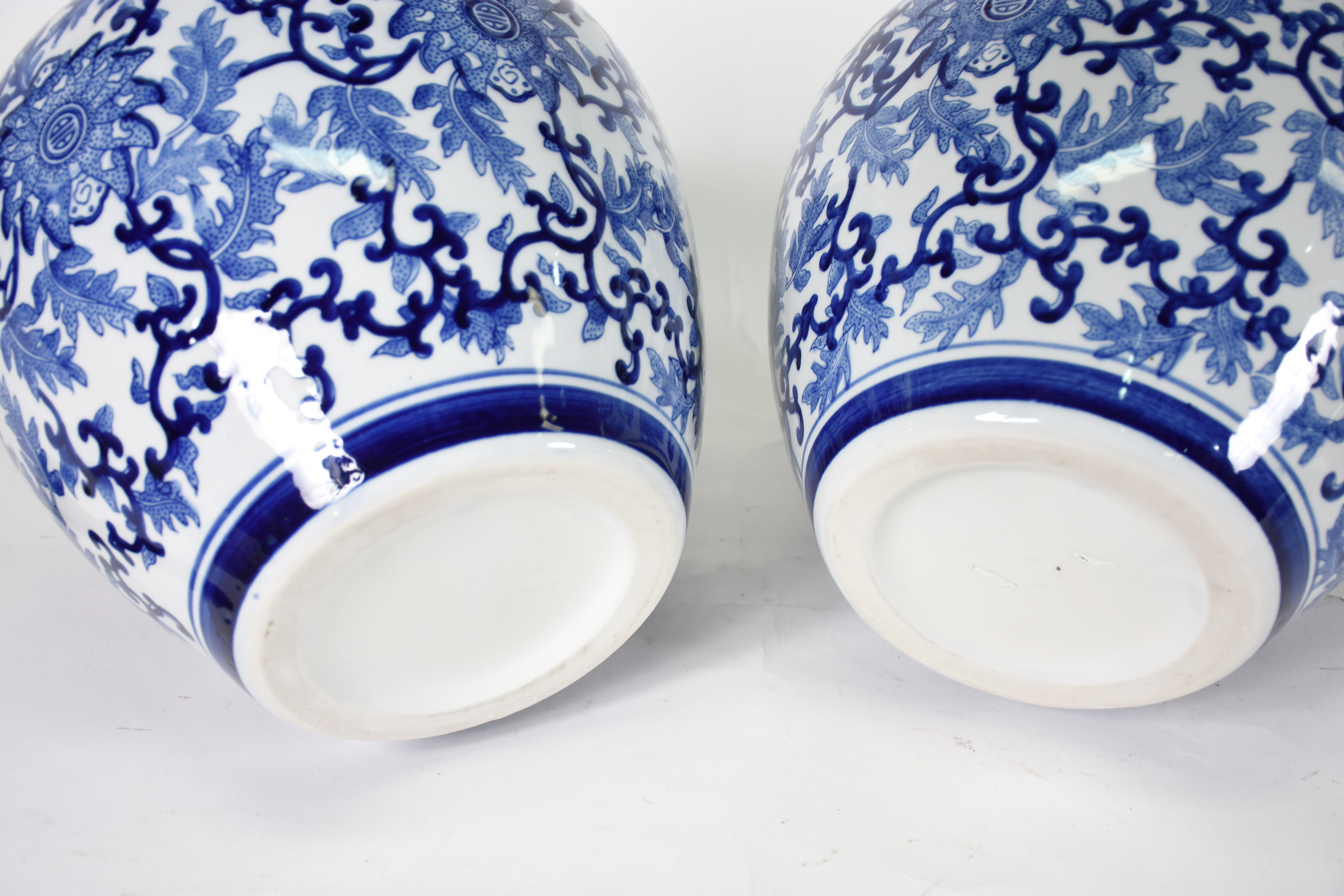 Par de vasos de porcelana branca e azul - foto 3 de 3