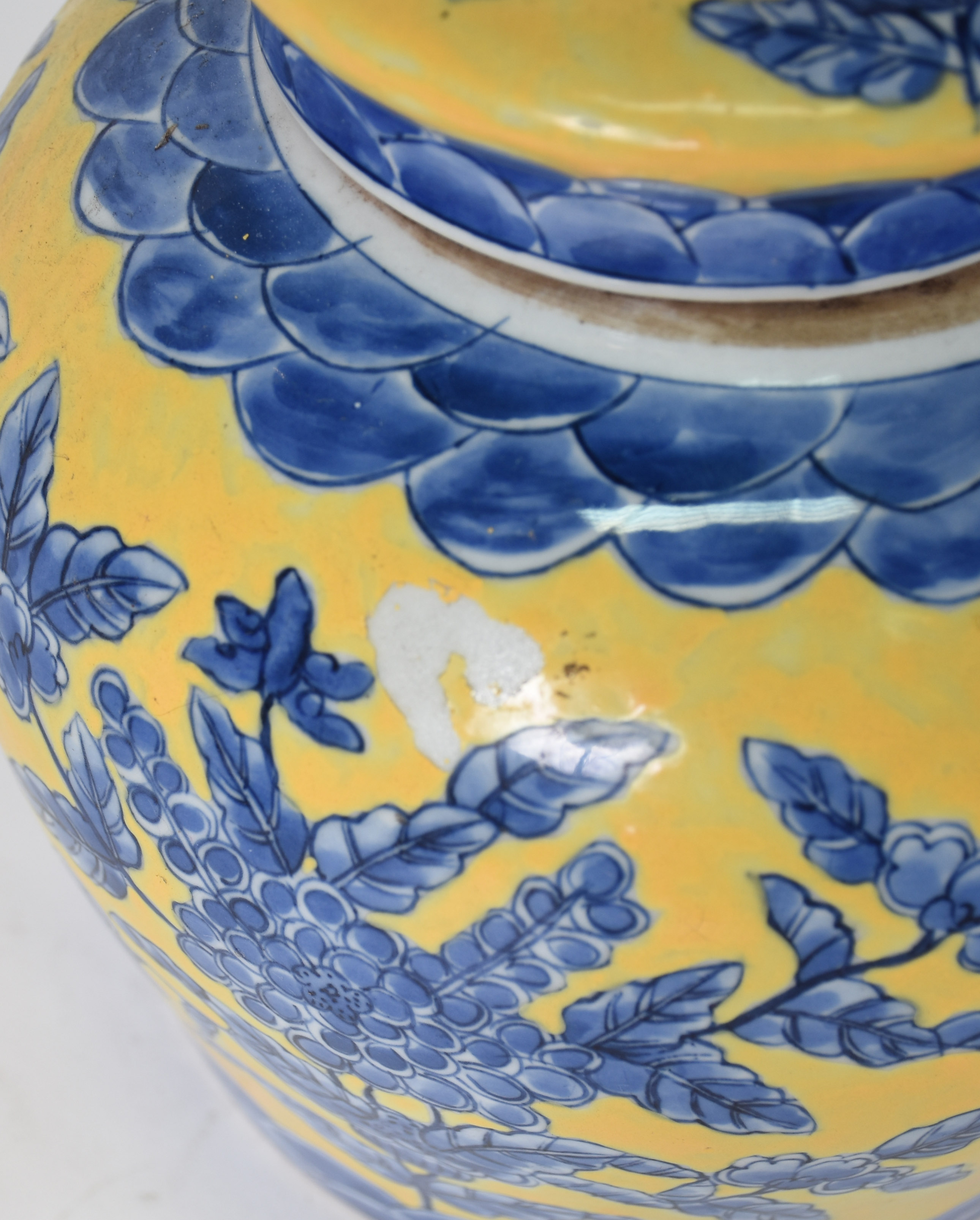 Par de potiches de porcelana oriental .( 1 com tinta soltando ) - foto 3 de 5