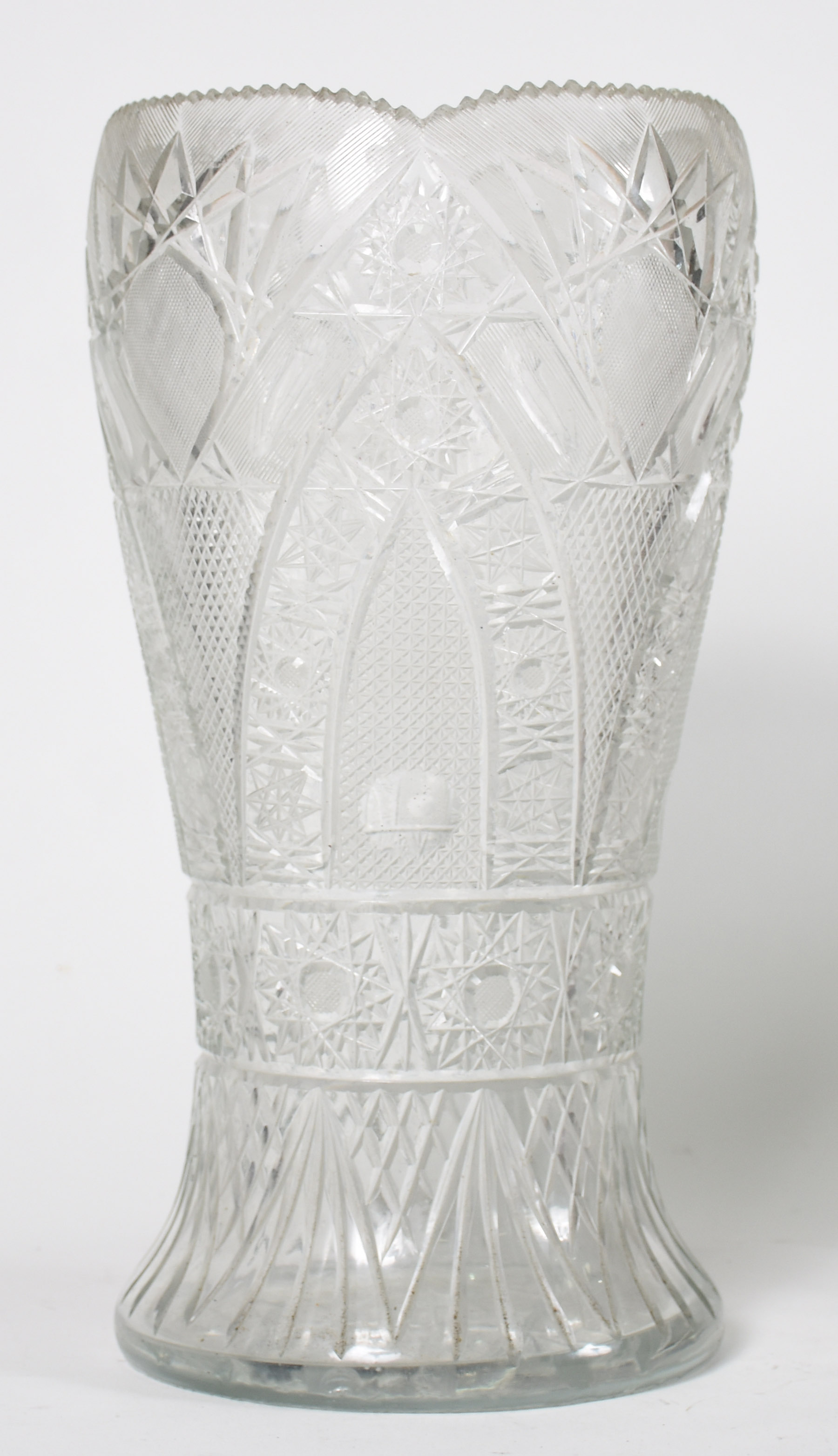 Vaso de cristal Tcheco lapidado (bicado na base). - foto 1 de 4