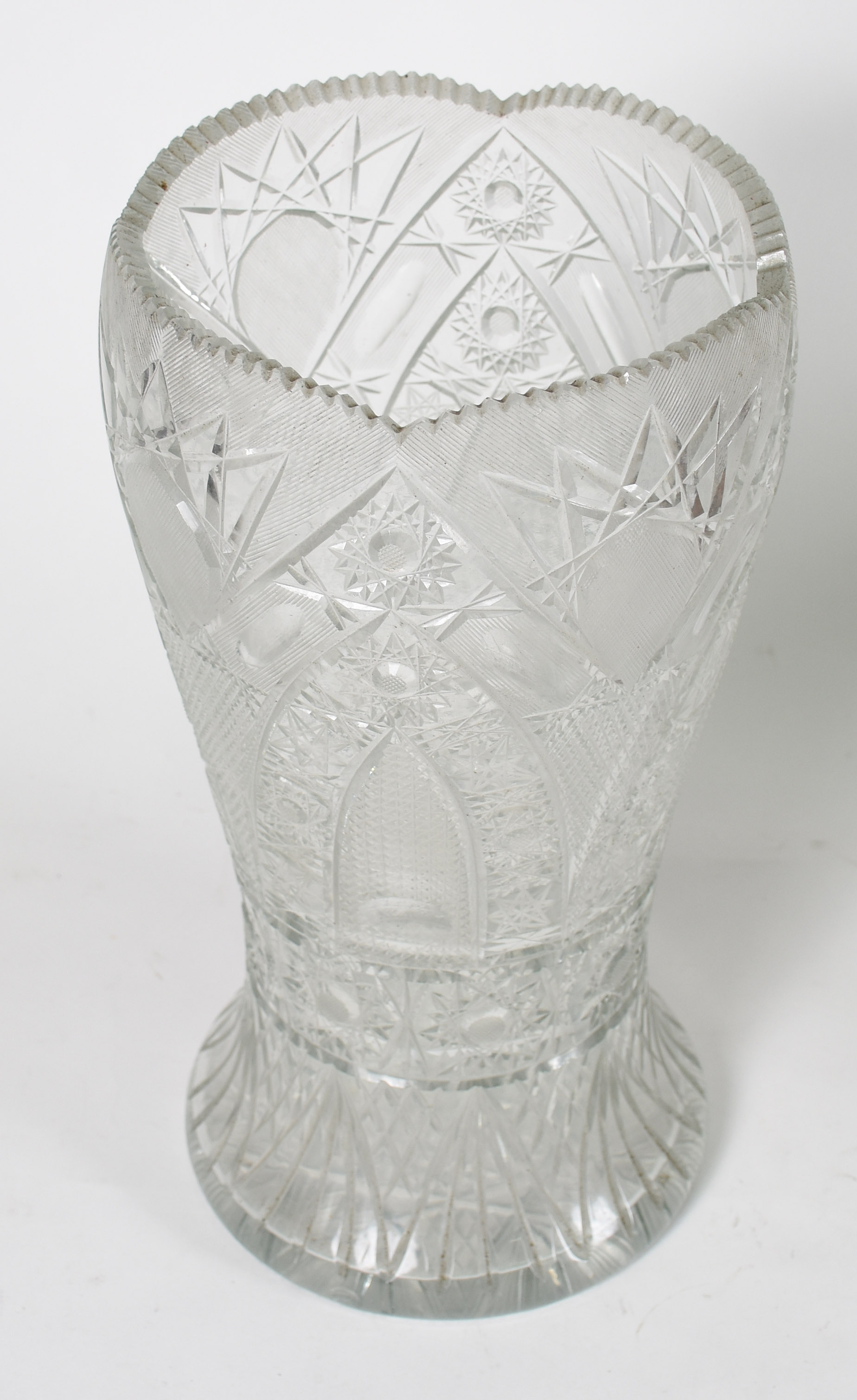 Vaso de cristal Tcheco lapidado (bicado na base). - foto 2 de 4