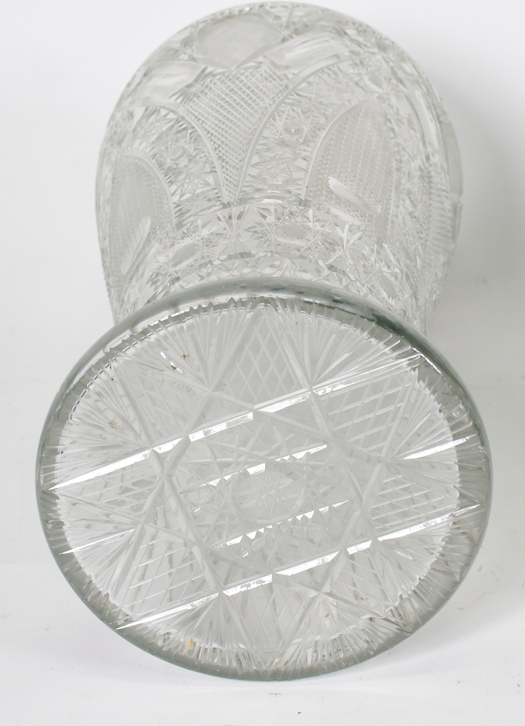 Vaso de cristal Tcheco lapidado (bicado na base). - foto 3 de 4