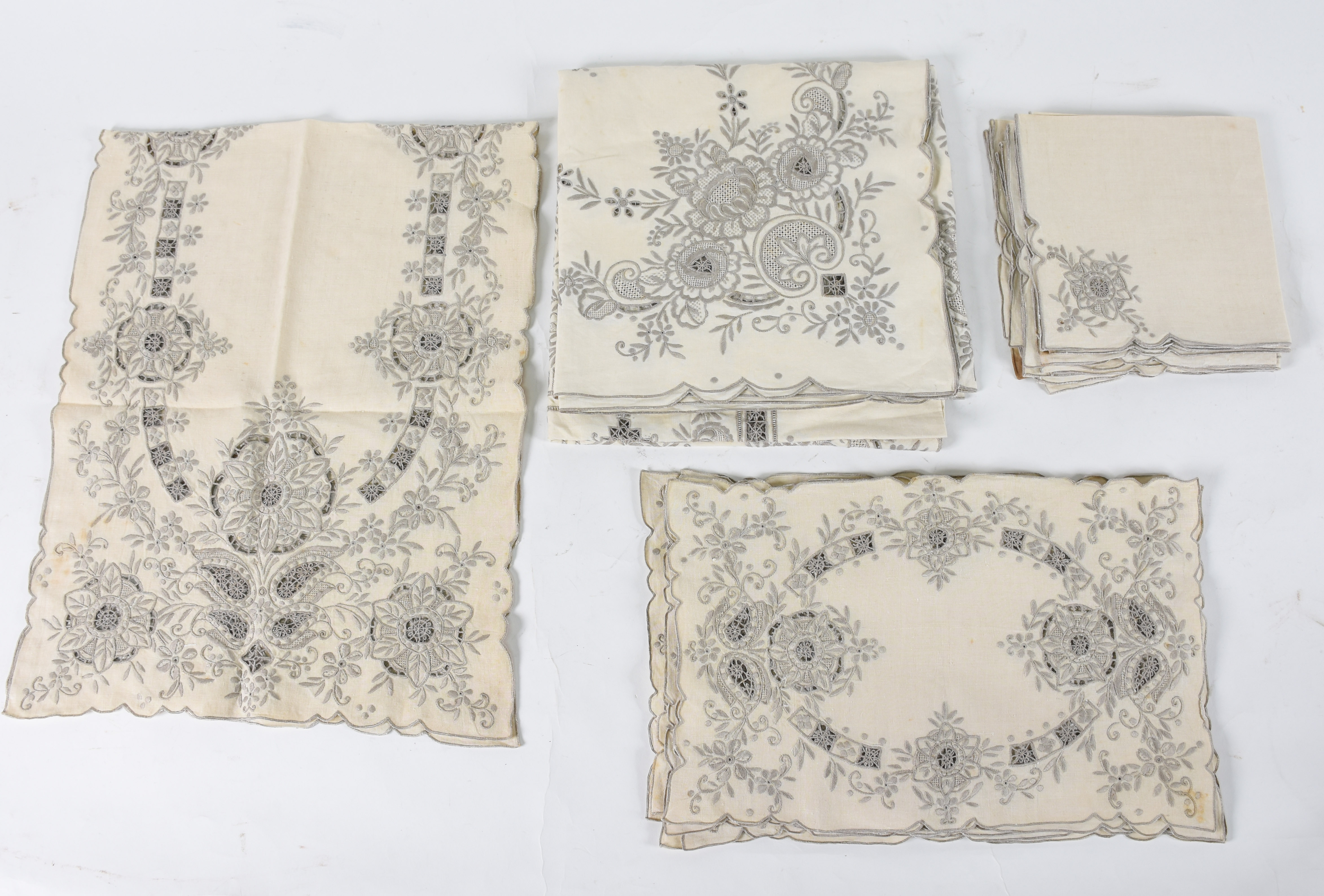 Toalha de mesa de linho bordado, com 8 guardanapos ,caminho de mesa e...