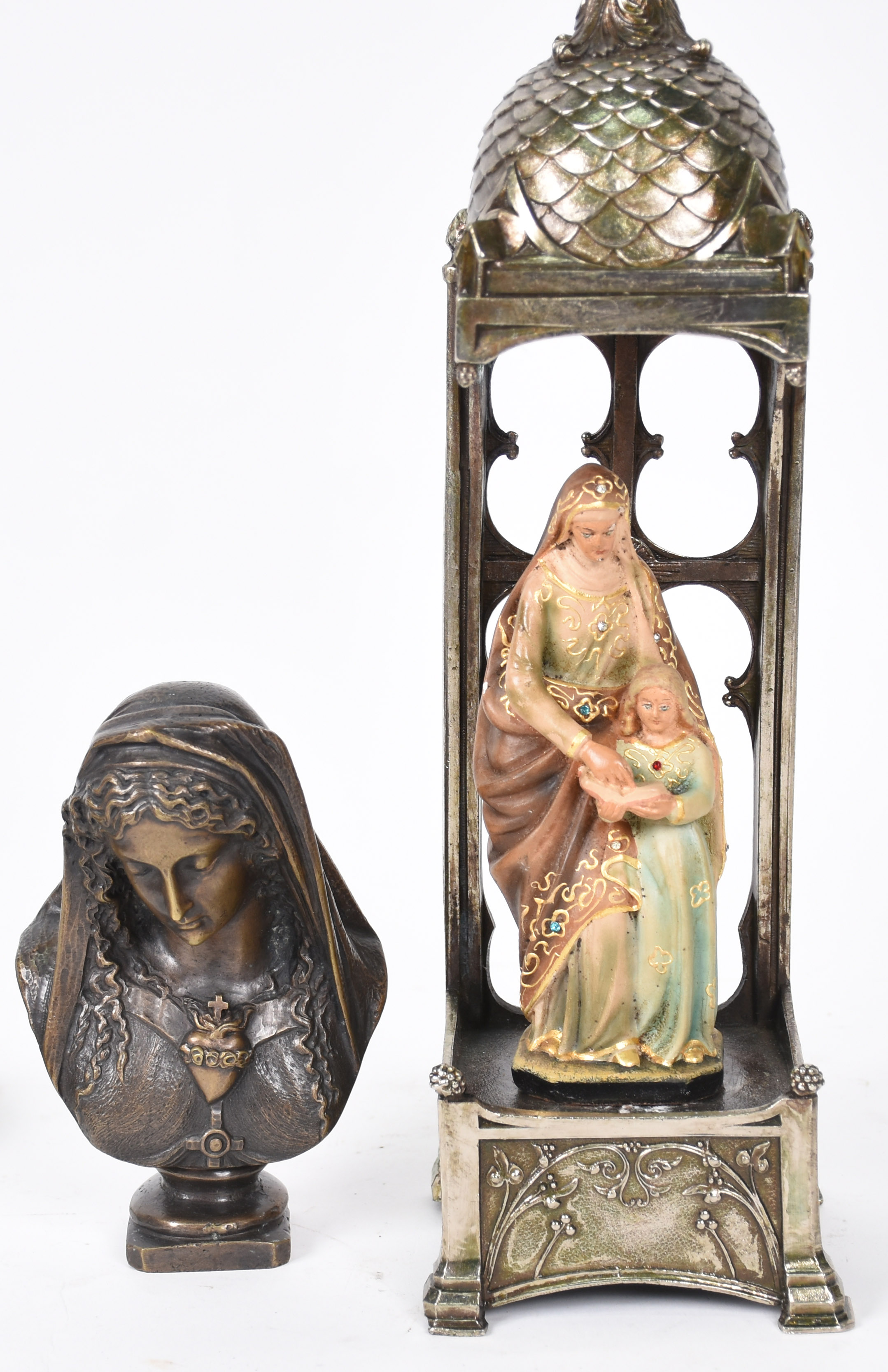 Tres peças diversas, sendo: Crucifixo de ônix com Cristo de bronze... - foto 2 de 5
