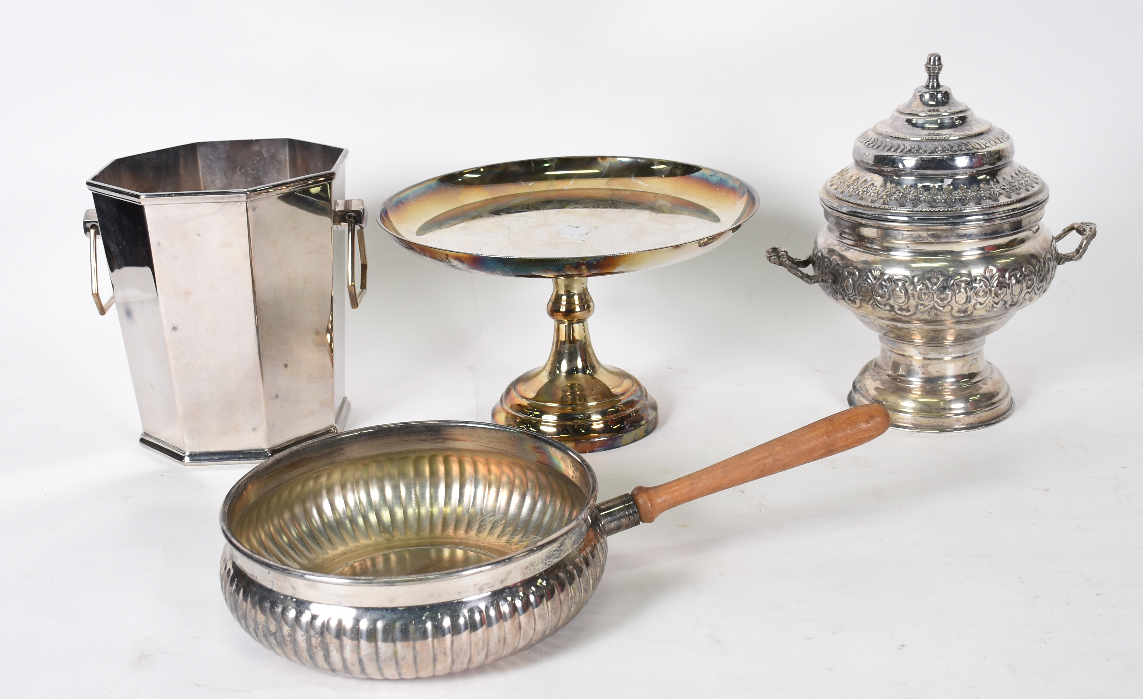 Quatro peças , sendo, Wine cooler metal de metal prateado com alça... - foto 2 de 3