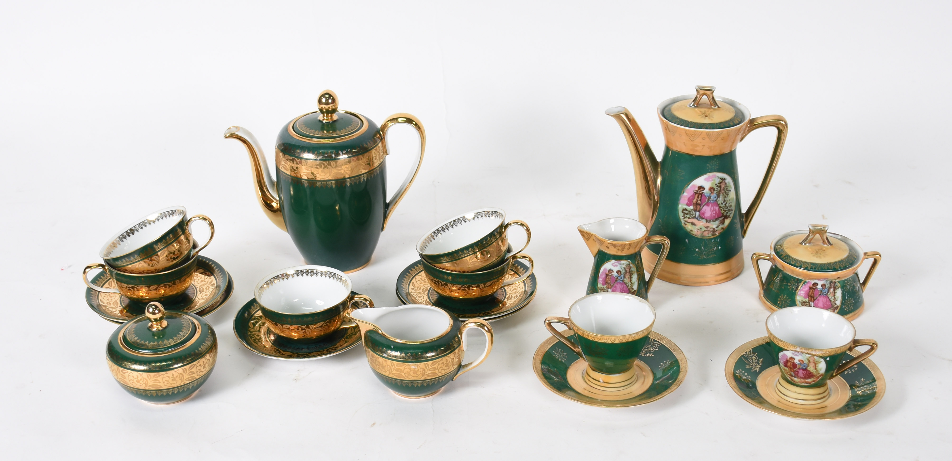 Dois conjuntos de porcelana, sendo: Um para chá da Bavária composto... - foto 1 de 3
