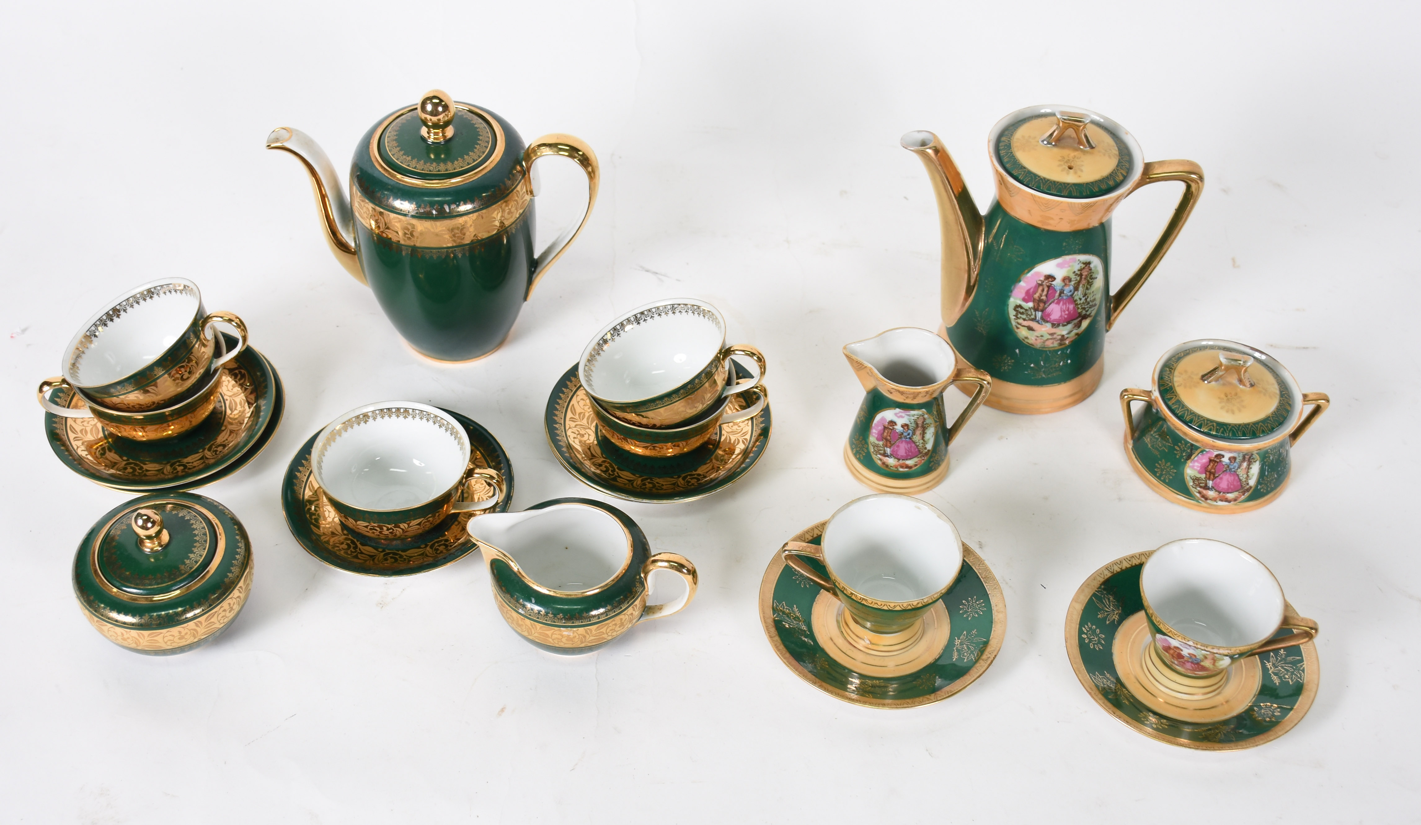 Dois conjuntos de porcelana, sendo: Um para chá da Bavária composto... - foto 2 de 3
