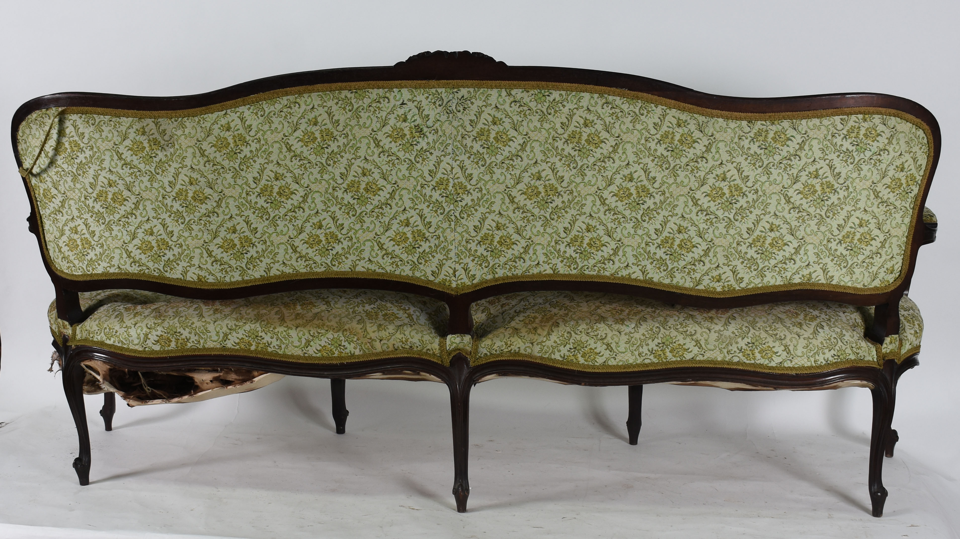Sofá estilo Luís XV para 4 lugares e par de poltronas , estofado em... - foto 2 de 7