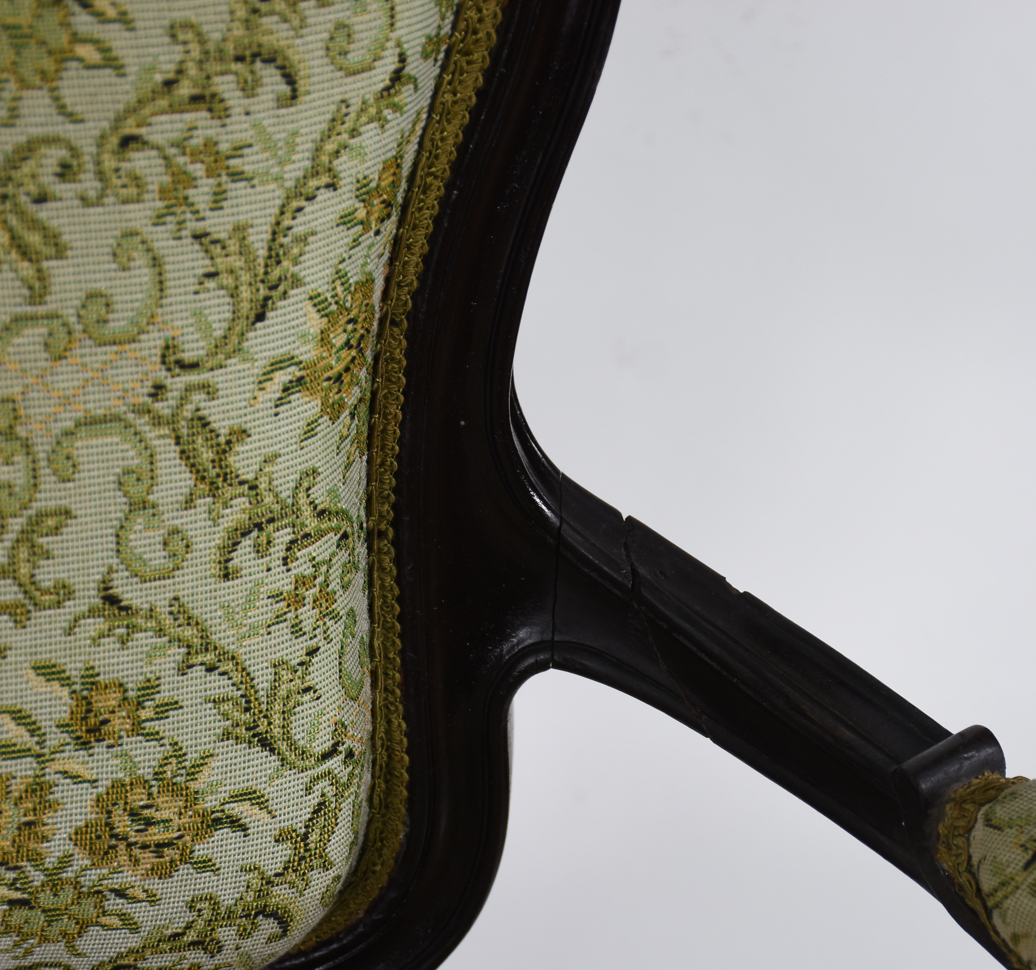 Sofá estilo Luís XV para 4 lugares e par de poltronas , estofado em... - foto 6 de 7