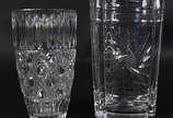 Dois vasos de cristal lapidado . - Dois vasos de cristal lapidado .