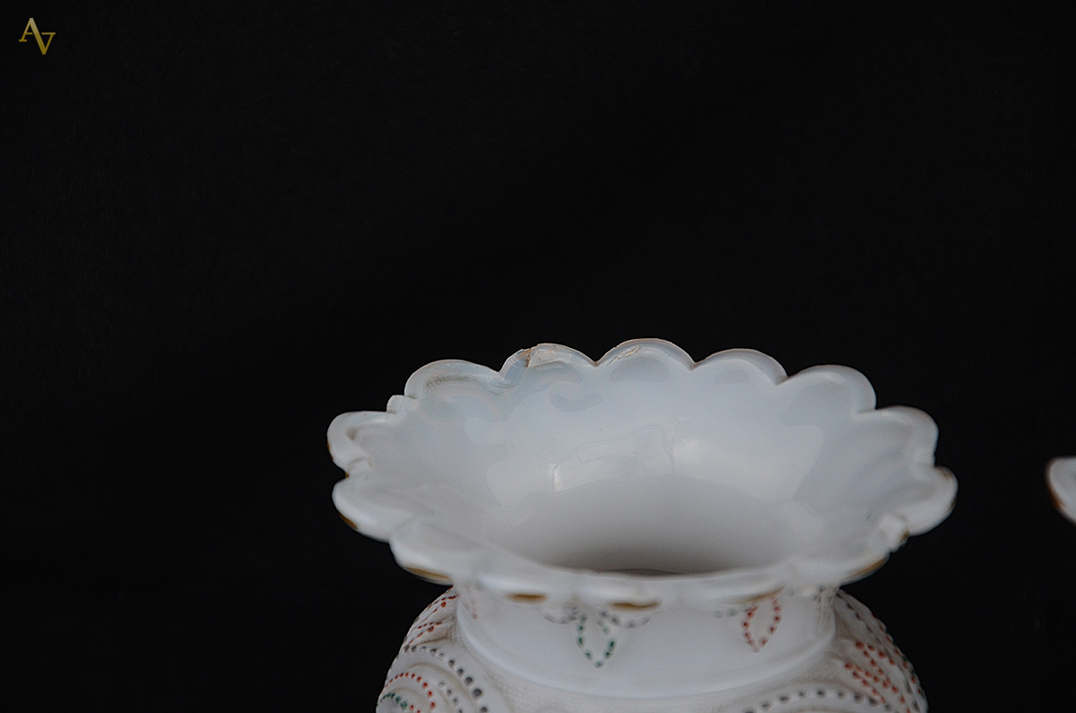 Par de vasos de opalina baccarat. Altura 16 cm cada (um deles com... - foto 2 de 2