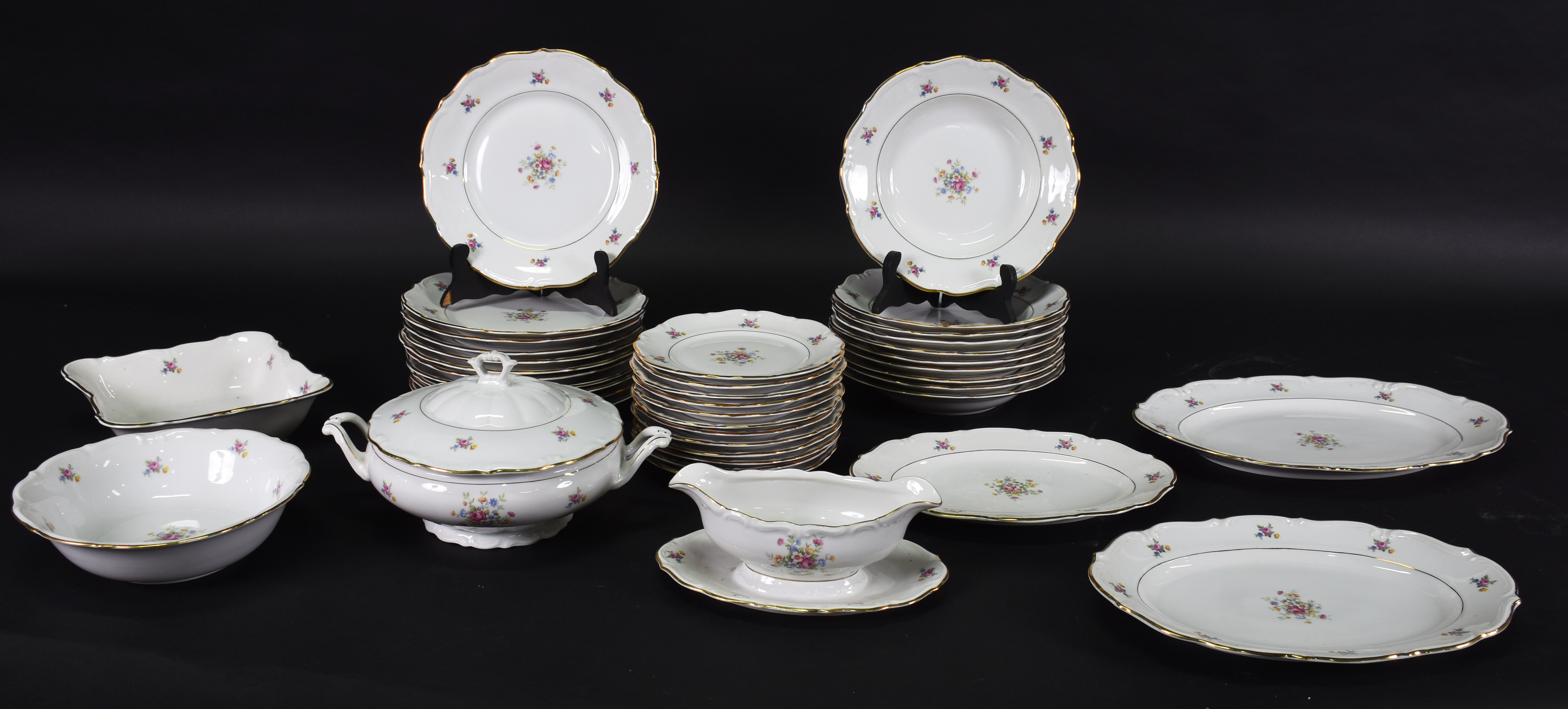 Aparelho de jantar , porcelana Polonesa , composto de 11 pratos... - foto 2 de 3