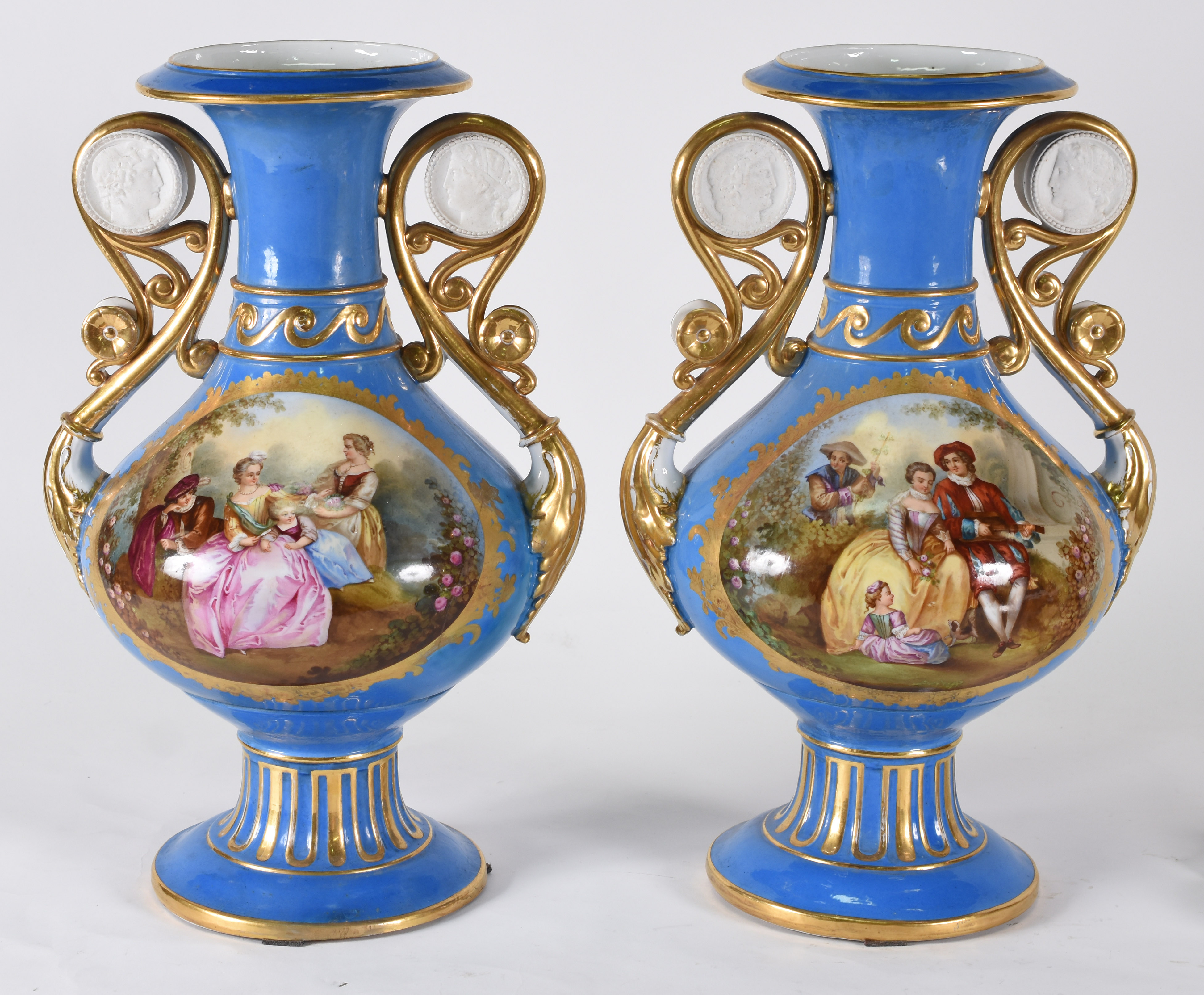 Par de excepcionais vasos de porcelana francesa VIEUX PARIS, fundo... - foto 1 de 4