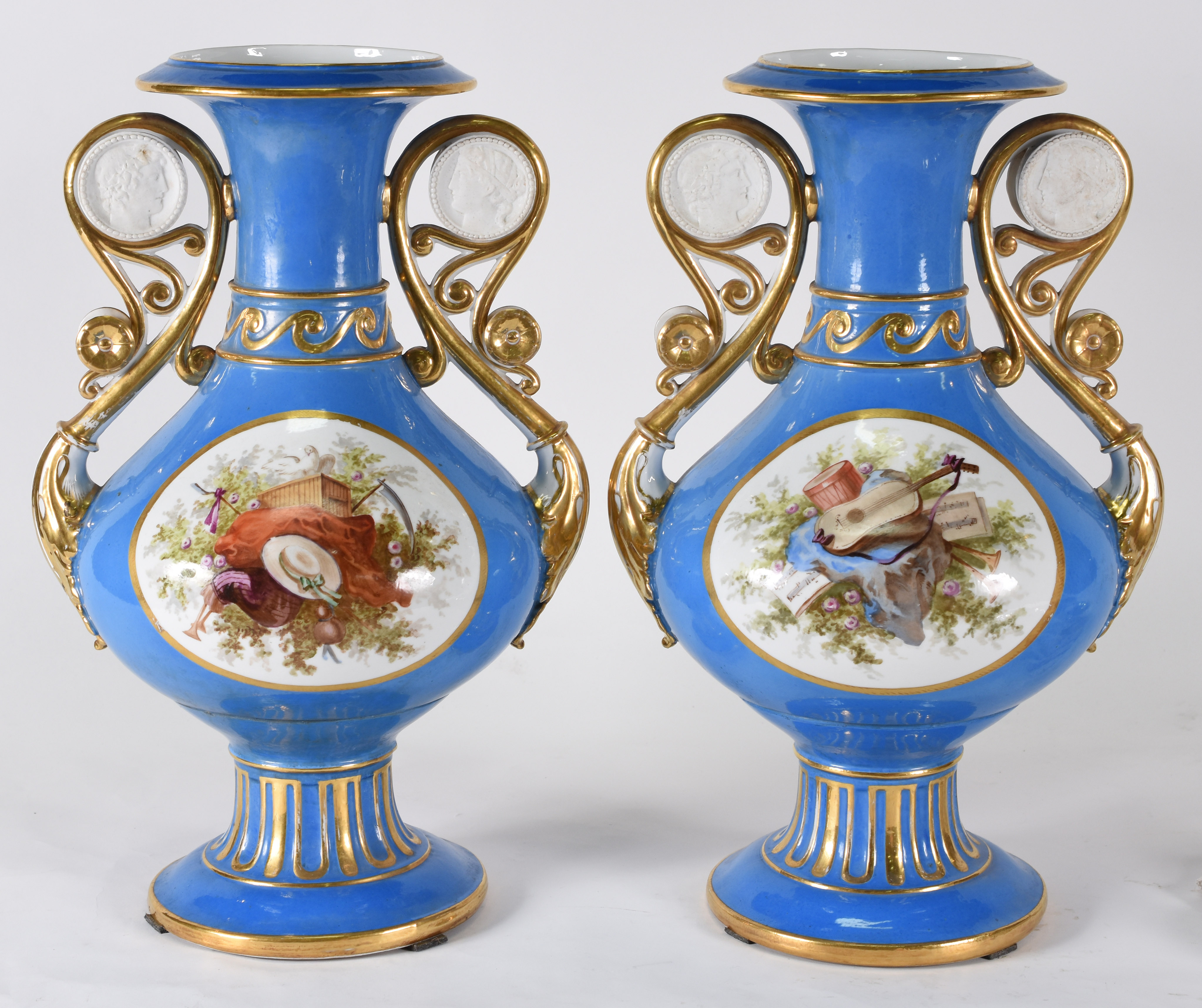 Par de excepcionais vasos de porcelana francesa VIEUX PARIS, fundo... - foto 2 de 4
