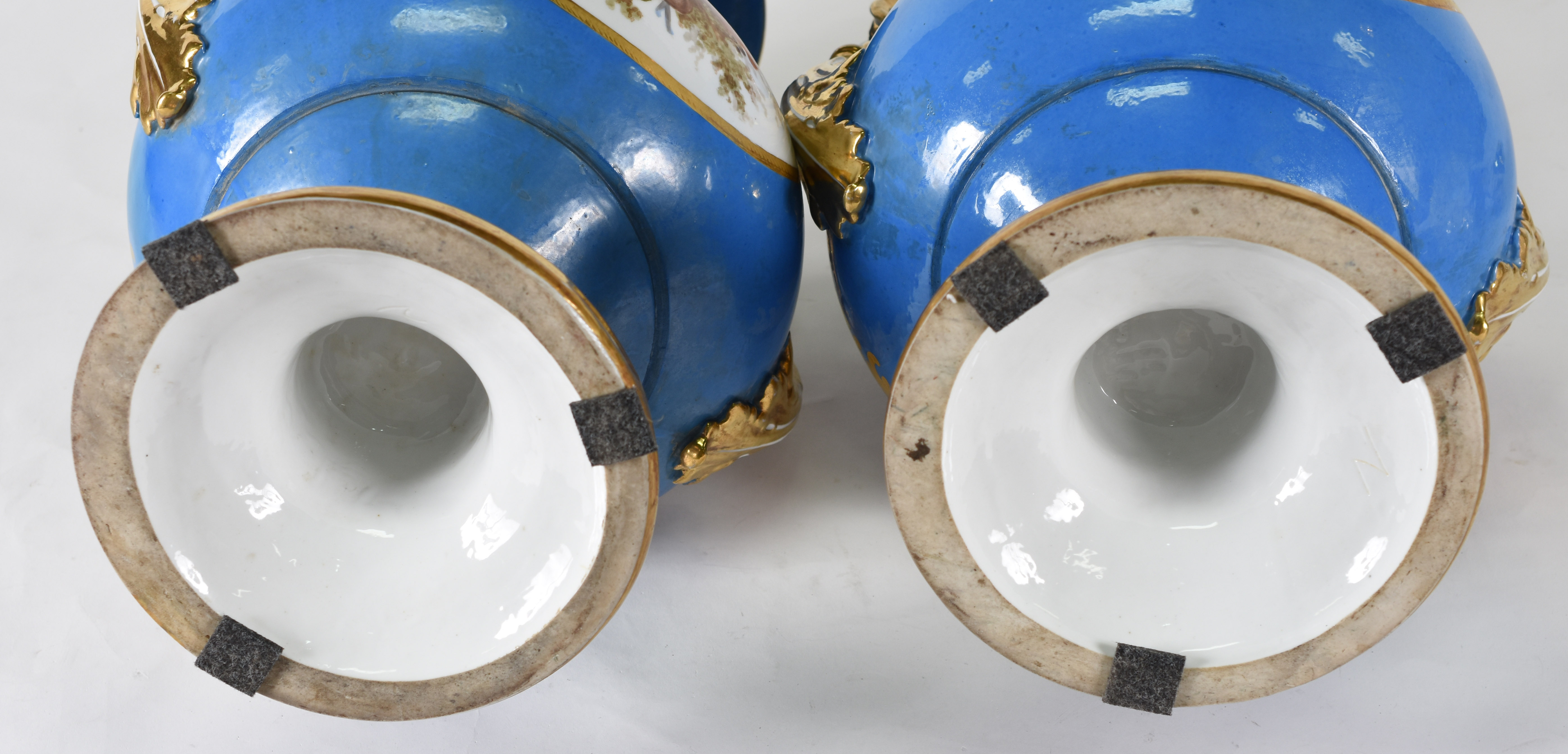 Par de excepcionais vasos de porcelana francesa VIEUX PARIS, fundo... - foto 4 de 4