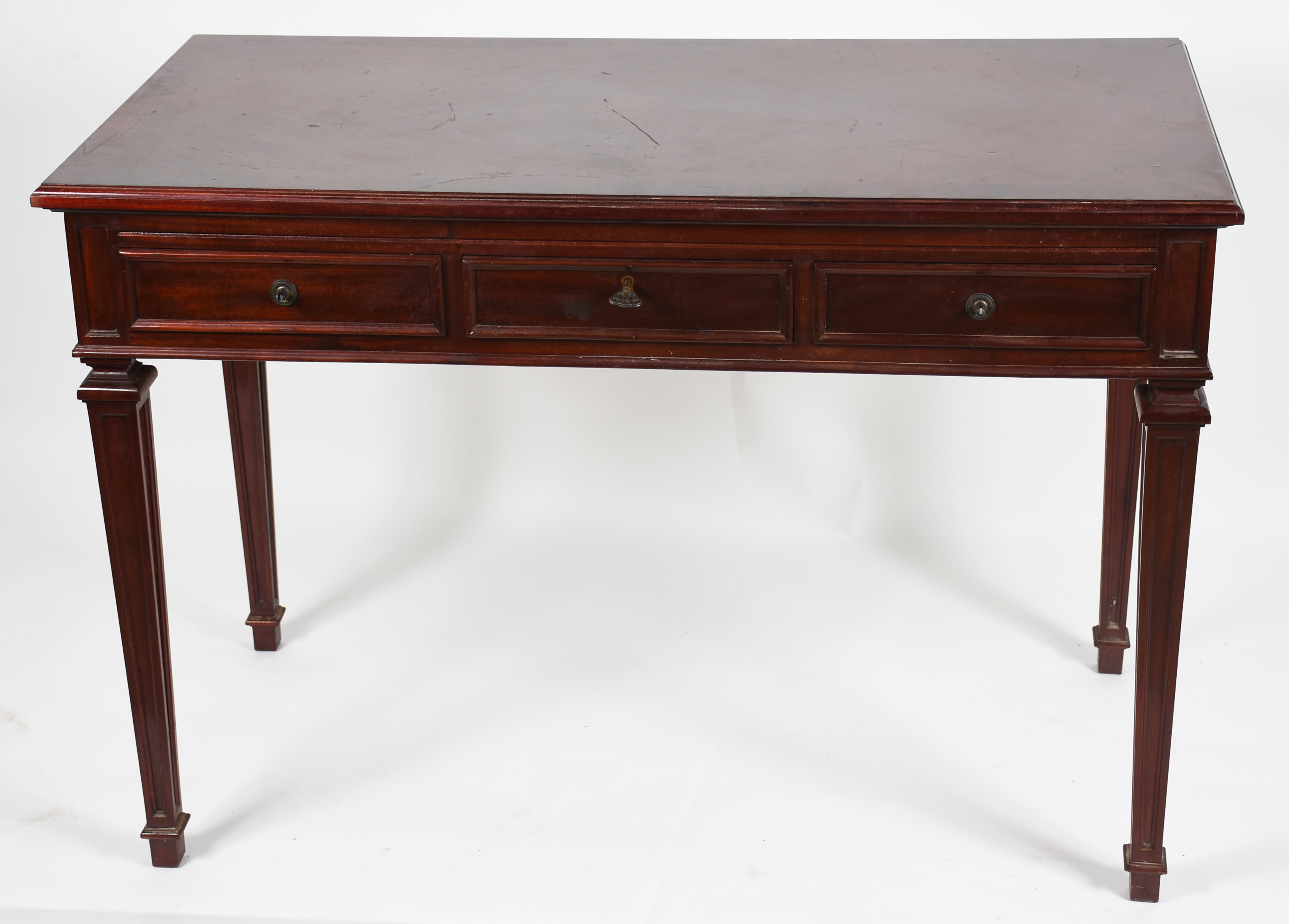 Mesa de escritório de madeira nobre, estilo ingles, tres gavetas... - foto 3 de 7