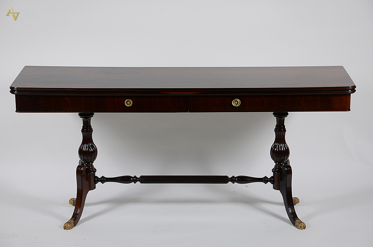 Mesa/console de jacarandá. Medidas 1,80 x 0,50 m e altura 0,81 m. - foto 1 de 2