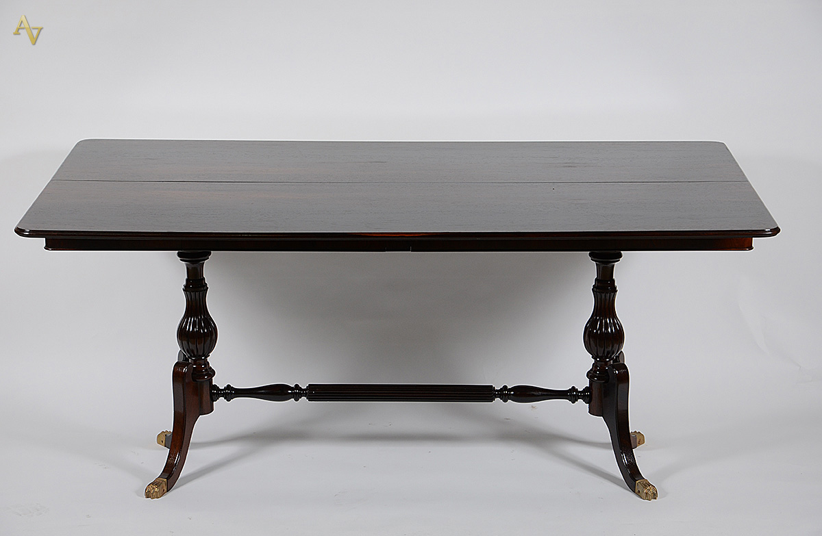 Mesa/console de jacarandá. Medidas 1,80 x 0,50 m e altura 0,81 m. - foto 2 de 2