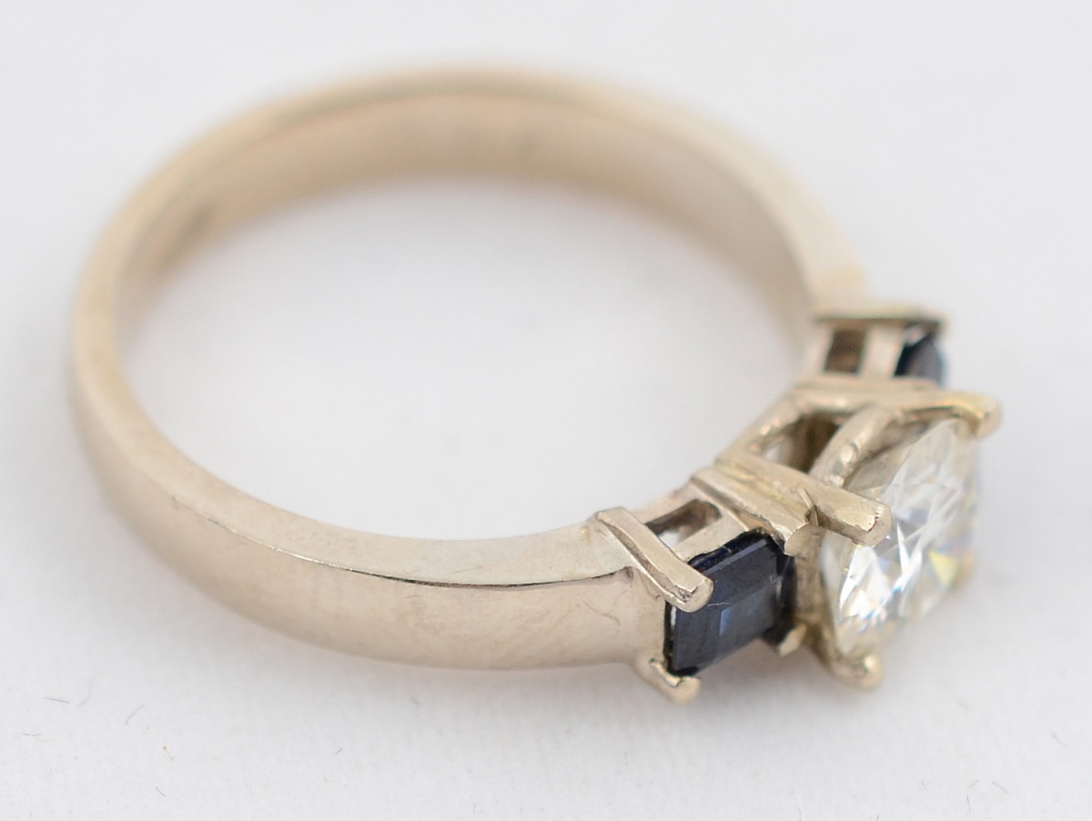 Anel de ouro branco 18 k com brilhante central de aproximadamente 1.0... - foto 1 de 2