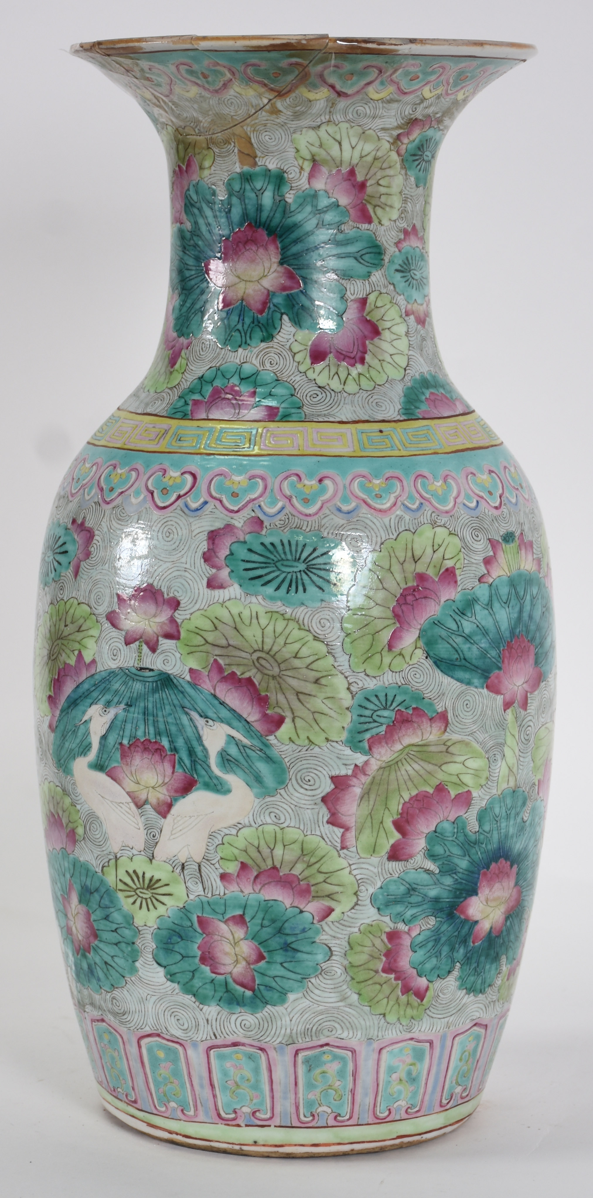 Antigo Vaso de porcelana chinesa policromado ( borda quebrada e... - foto 2 de 5
