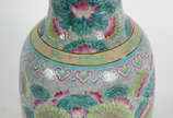 Antigo Vaso de porcelana chinesa policromado ( ... - Antigo Vaso de porcelana chinesa policromado ( borda quebrada e colada ). Possivelmente Cia.das Indias.