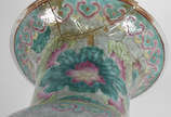 Antigo Vaso de porcelana chinesa policromado ( ... - Antigo Vaso de porcelana chinesa policromado ( borda quebrada e colada ). Possivelmente Cia.das Indias.