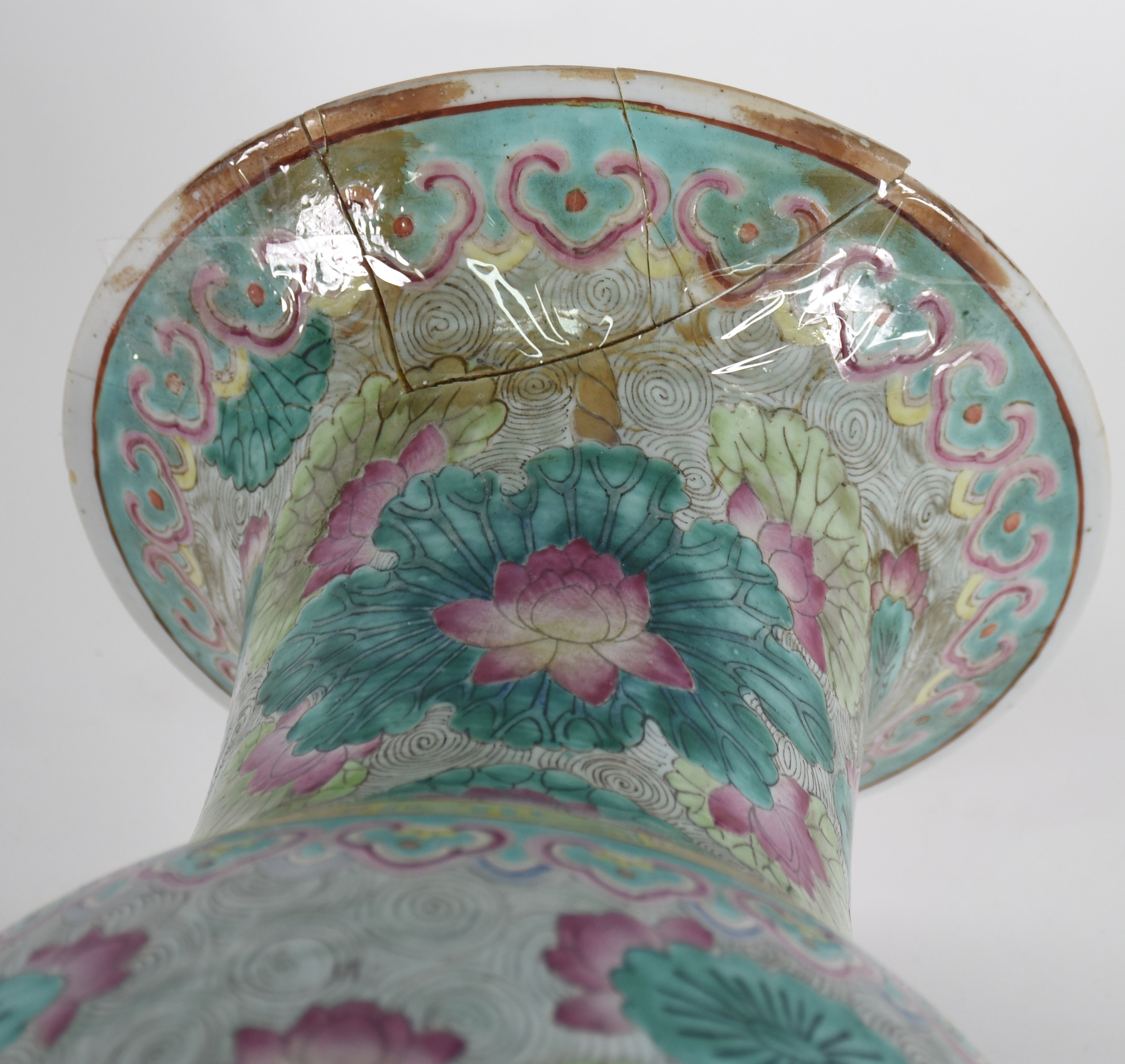 Antigo Vaso de porcelana chinesa policromado ( borda quebrada e... - foto 4 de 5
