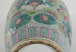 Antigo Vaso de porcelana chinesa policromado ( ... - Antigo Vaso de porcelana chinesa policromado ( borda quebrada e colada ). Possivelmente Cia.das Indias.