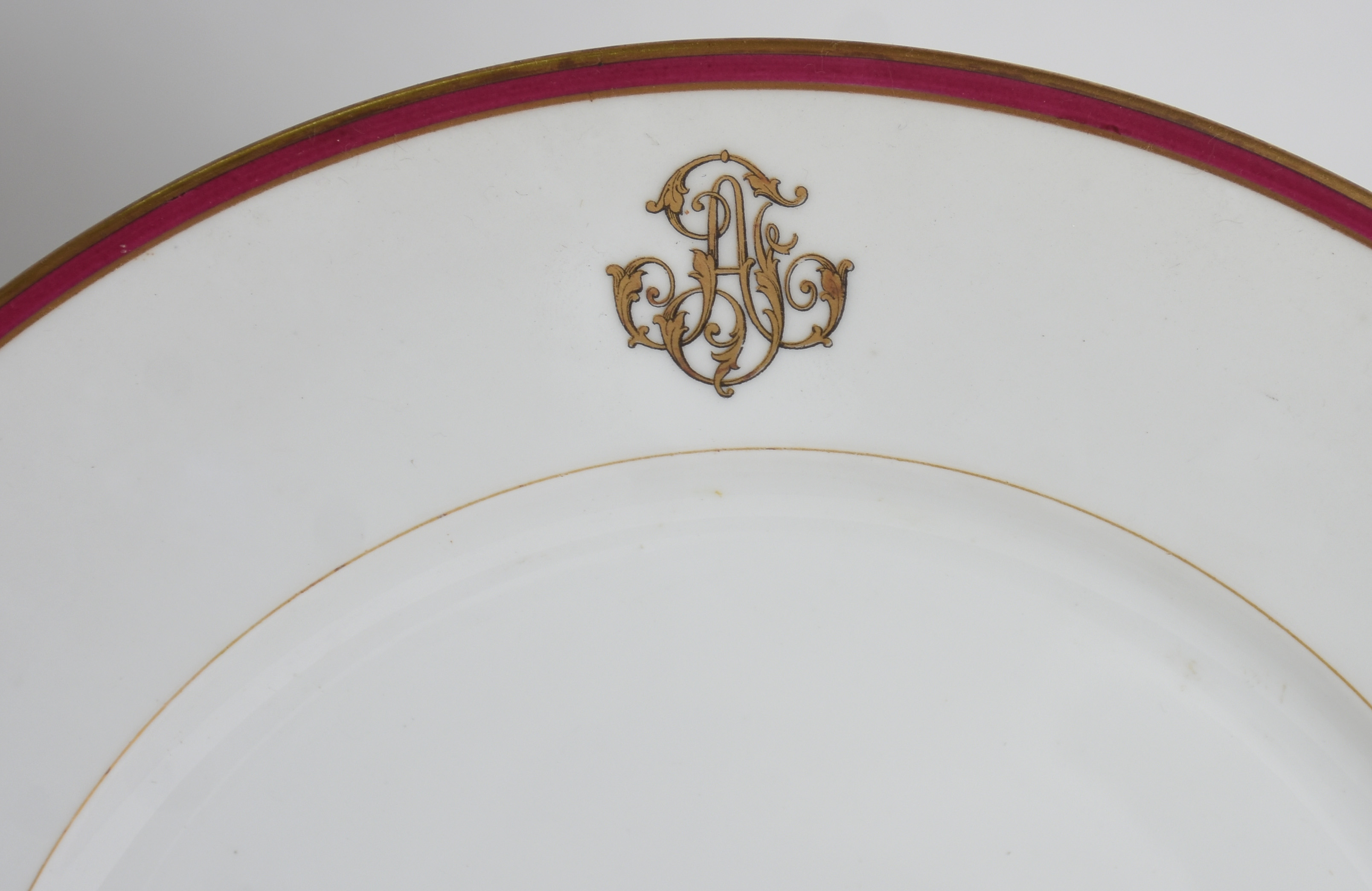 Aparelho de jantar de porcelana francesa E.Bourgeois, branca com... - foto 2 de 5
