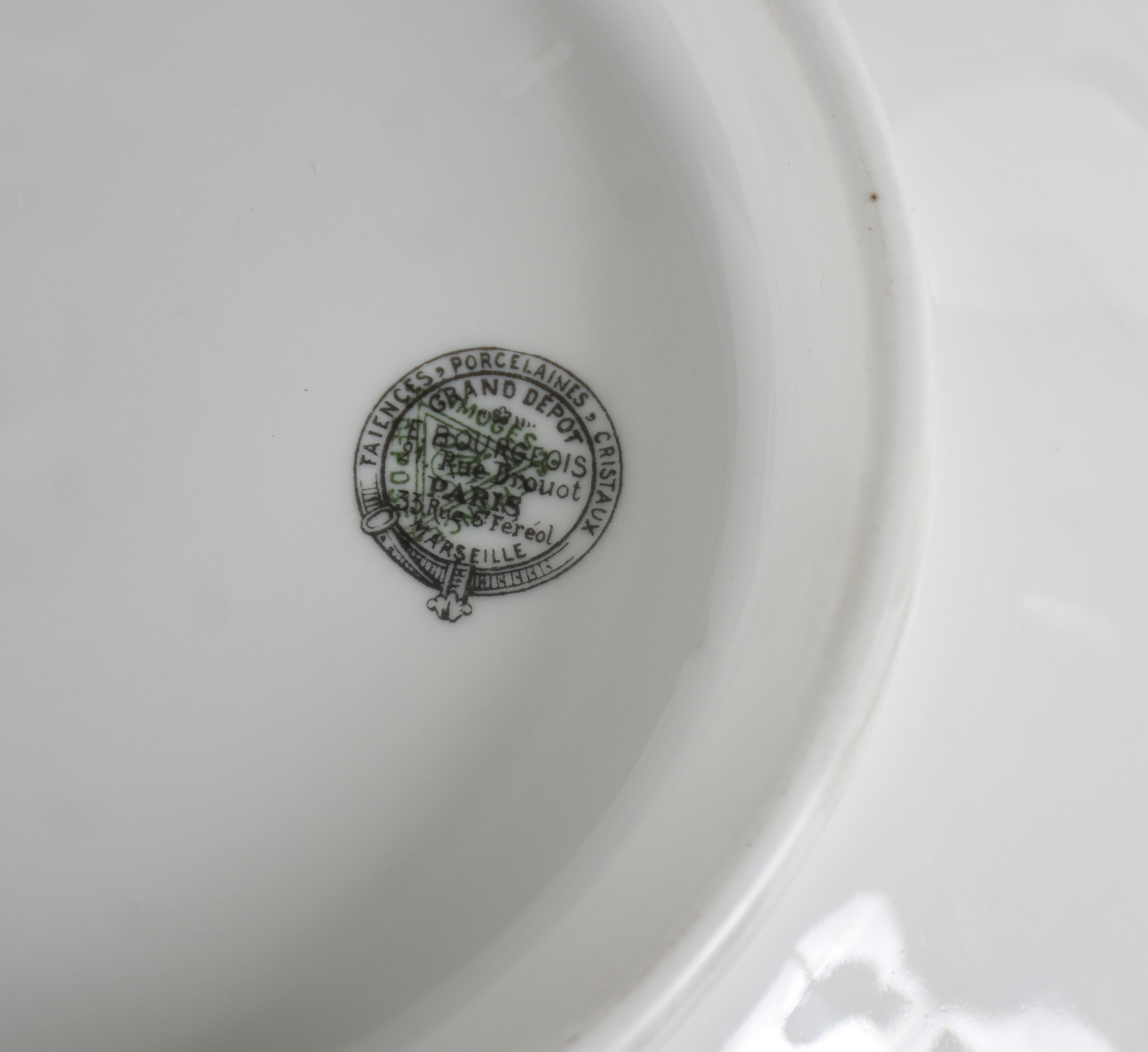 Aparelho de jantar de porcelana francesa E.Bourgeois, branca com... - foto 3 de 5