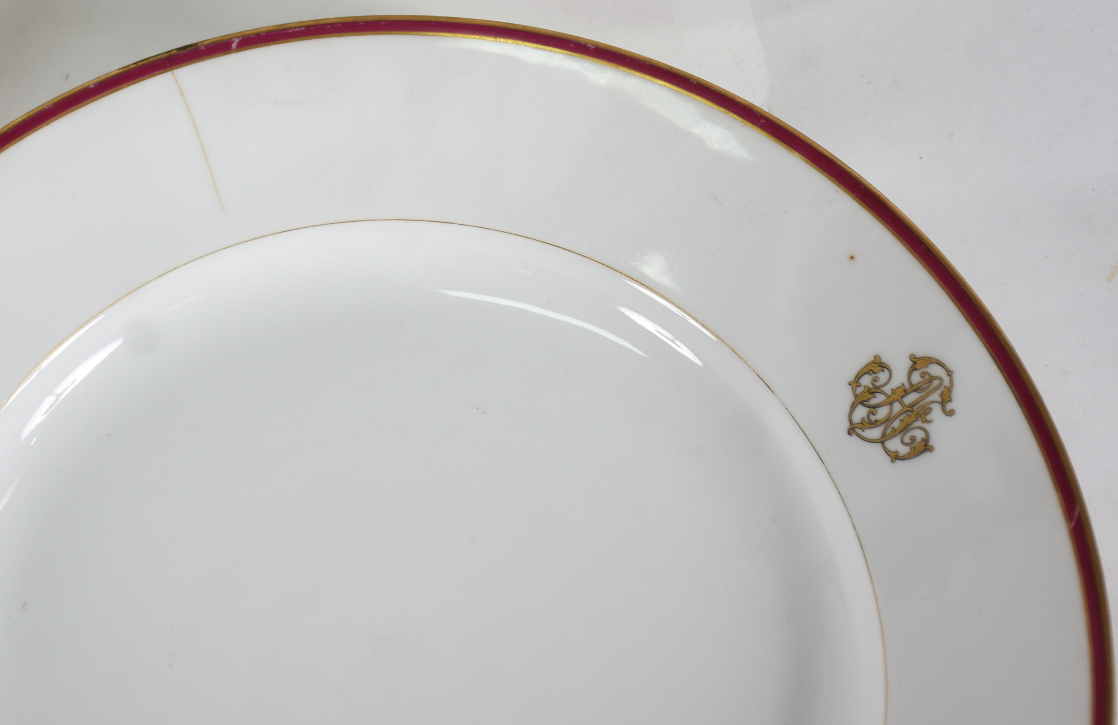 Aparelho de jantar de porcelana francesa E.Bourgeois, branca com... - foto 4 de 5