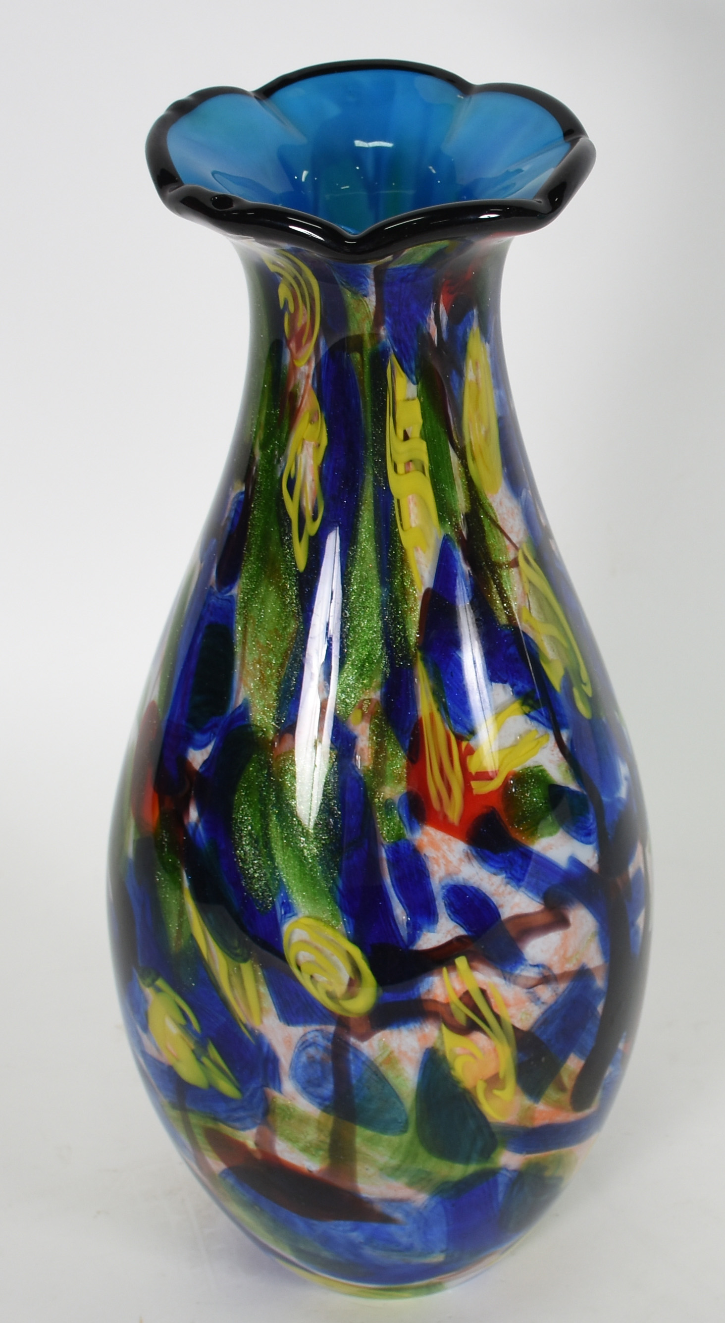 Vaso de Murano em tons de vermelho, azul, verde e amarelo e purina... - foto 1 de 3