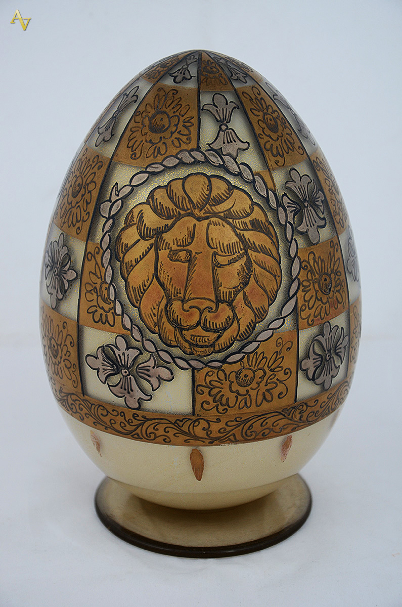 Ovo de murano com pó de ouro e figura de leão "Domus Pacis"... - foto 1 de 3