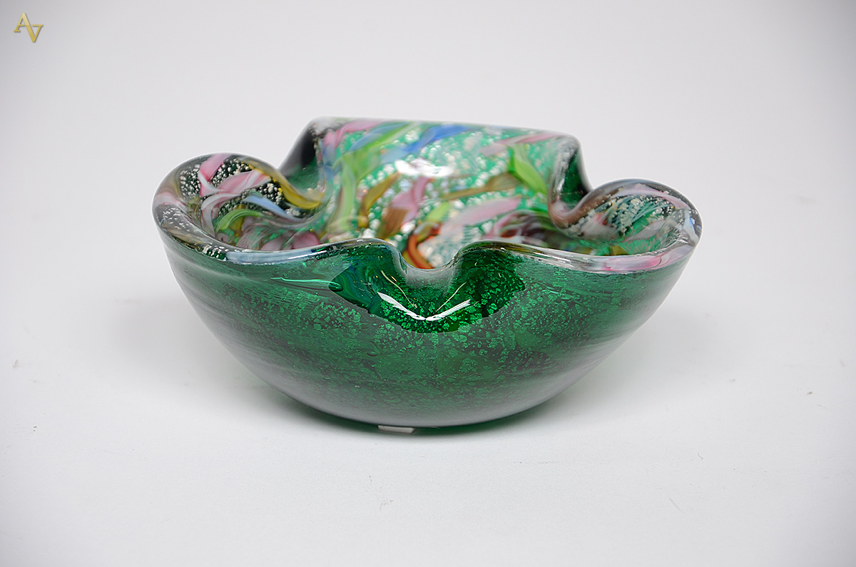 AVEM - Cinzeiro triangular de murano multicolorido. Diâmetro 17 cm. - foto 1 de 2