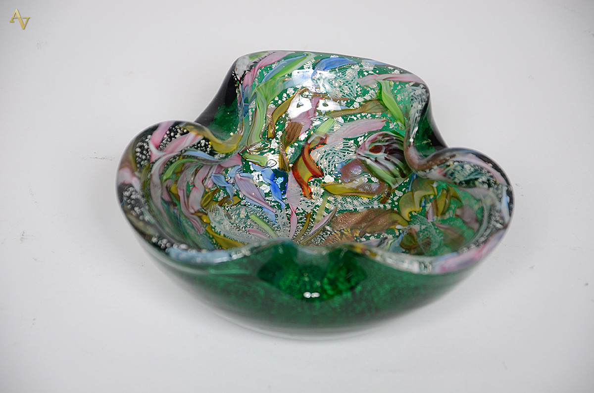AVEM - Cinzeiro triangular de murano multicolorido. Diâmetro 17 cm. - foto 2 de 2