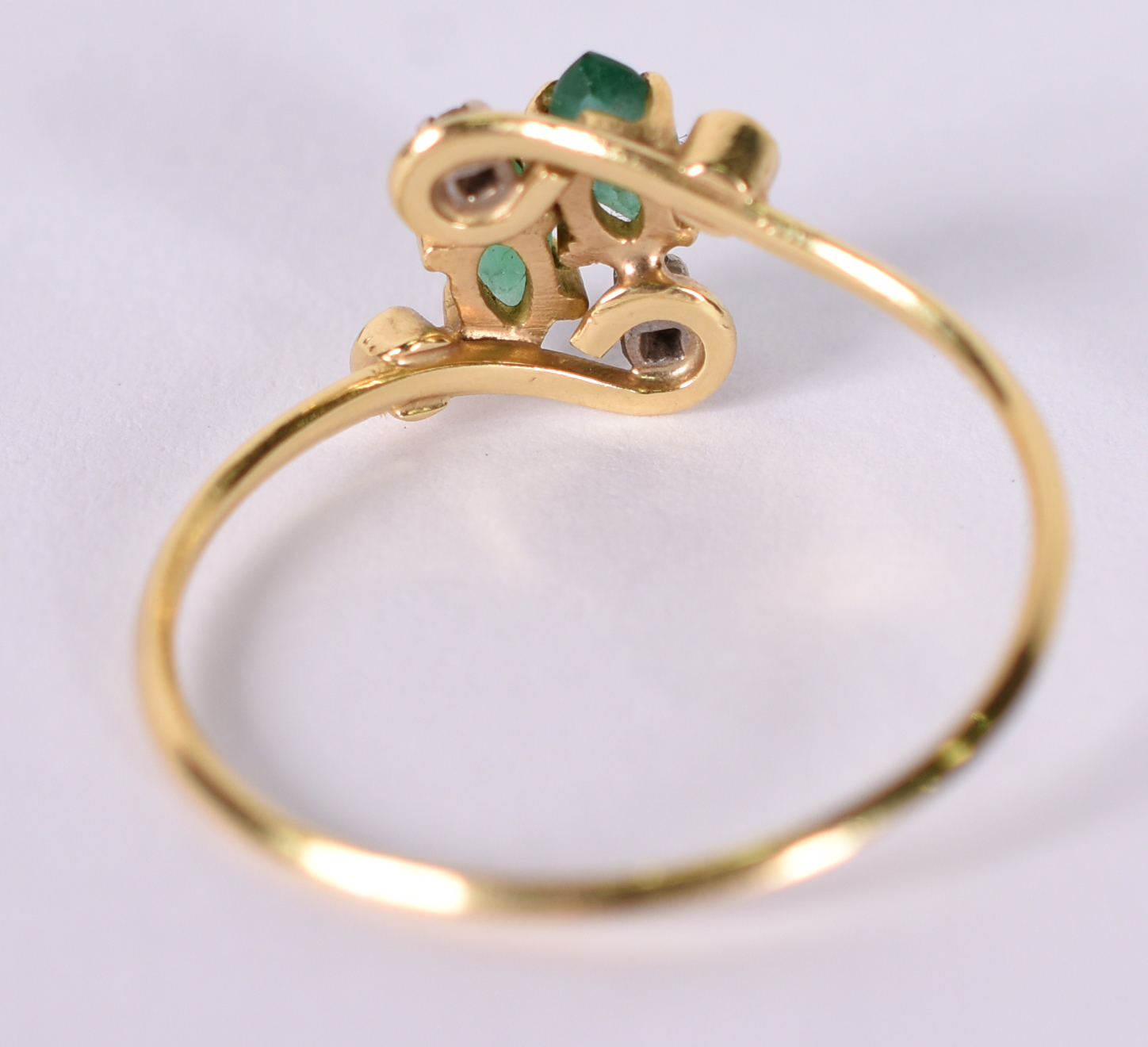Anel de ouro amarelo com 4 brilhantes e 2 esmeraldas . aro 28 ( Por... - foto 3 de 3