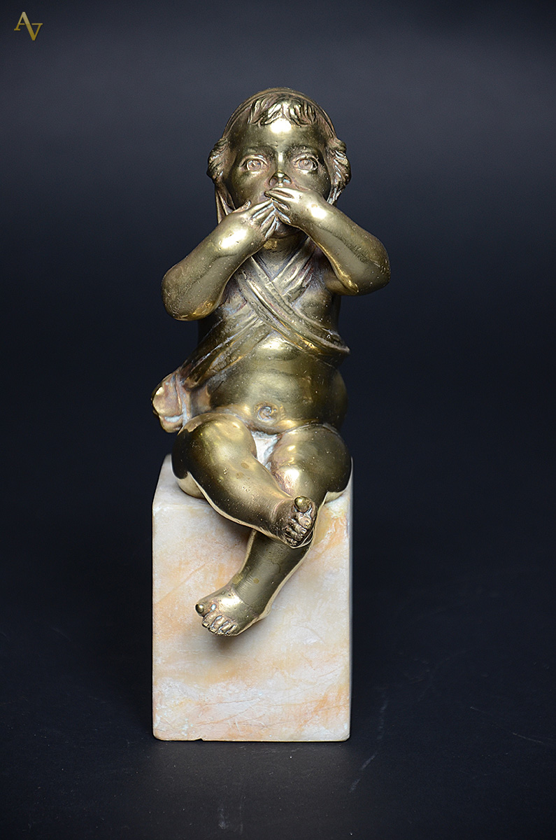Estatueta de bronze representando bebê com base de mármore. Altura 22... - foto 1 de 2